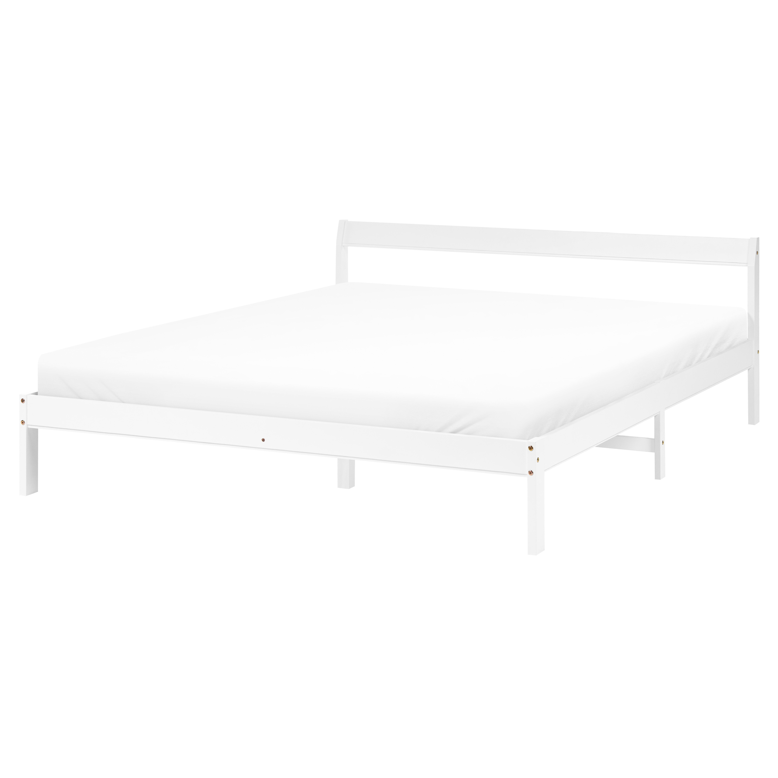 Un letto in legno bianco con testata semplice e materasso bianco su sfondo bianco.