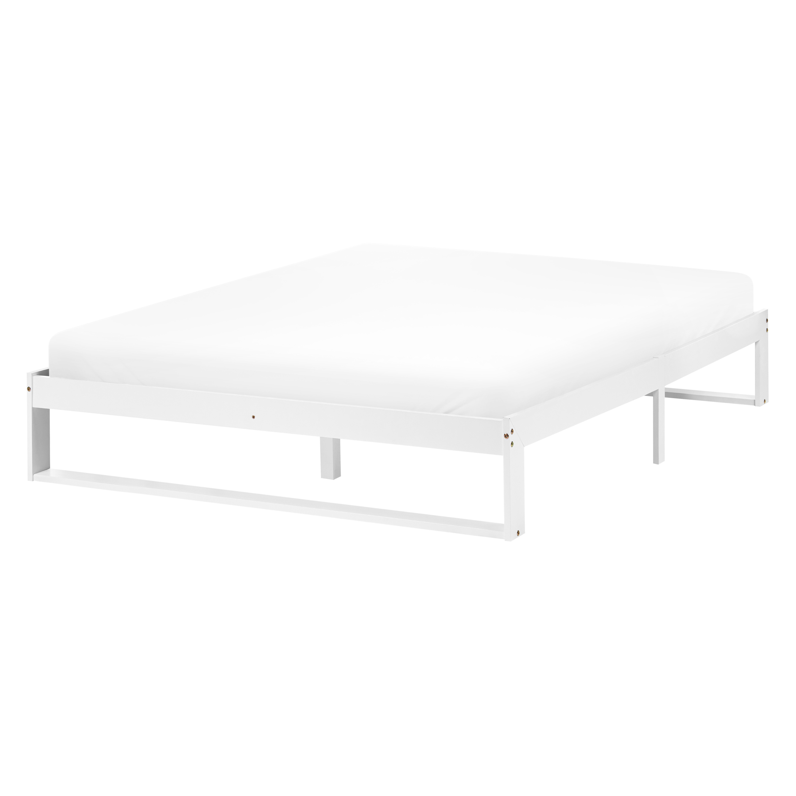 Un semplice giroletto bianco con materasso bianco su sfondo chiaro.