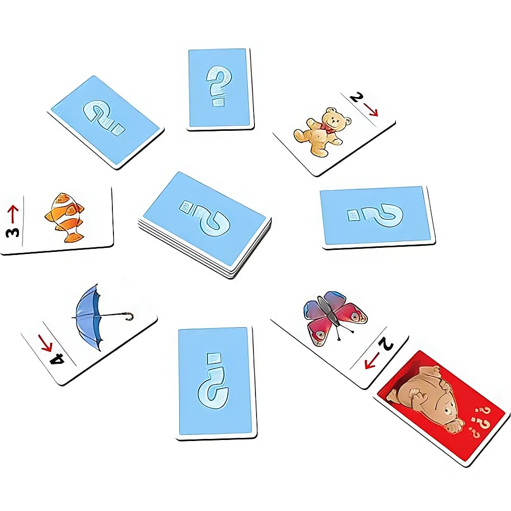 Un mazzo centrale di carte blu con punto interrogativo circondato da varie carte con oggetti come un pesce e un orso.