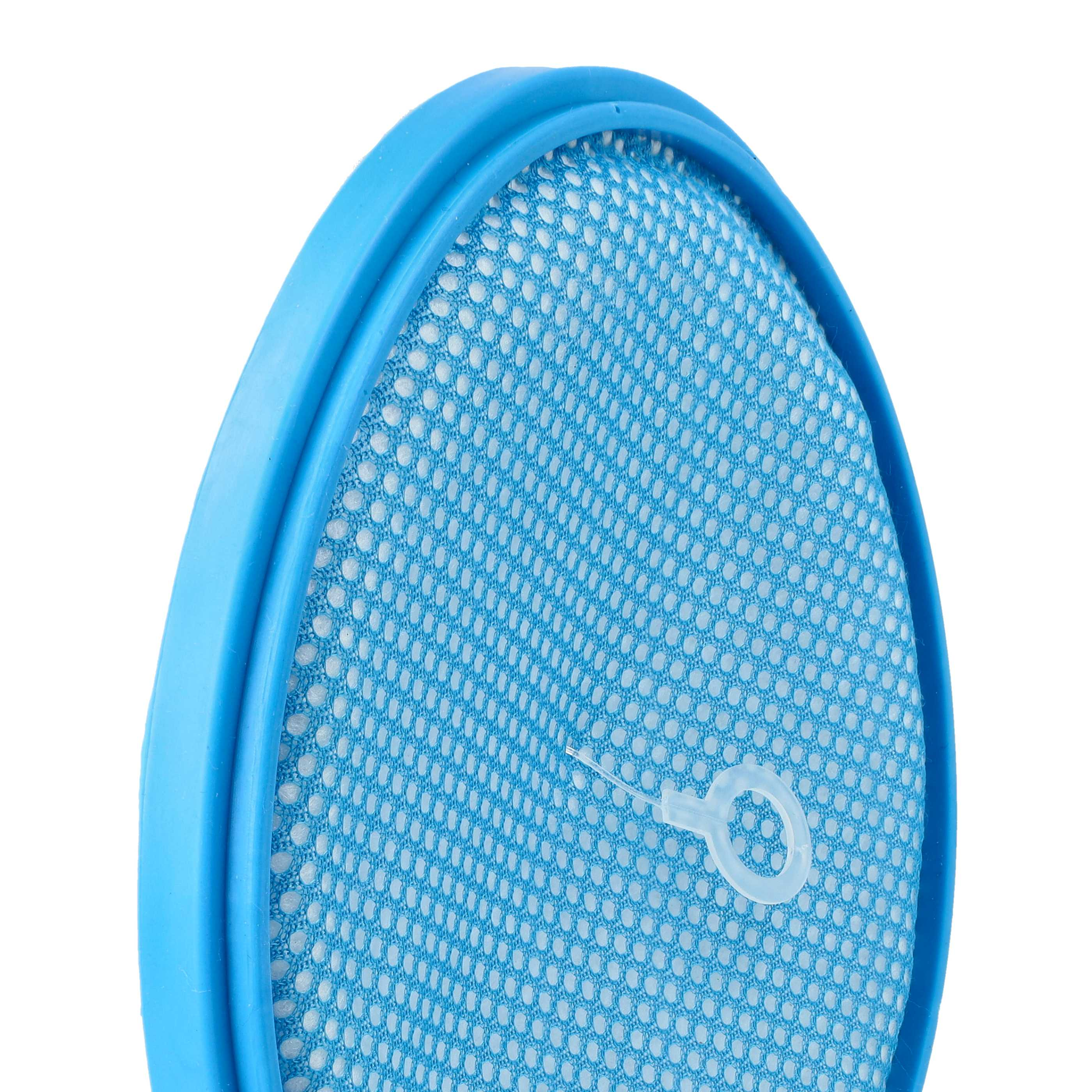 Ein ovaler, blauer Staubsaugerfilter mit weißem Mesh und einer kleinen Kunststoffschlaufe.