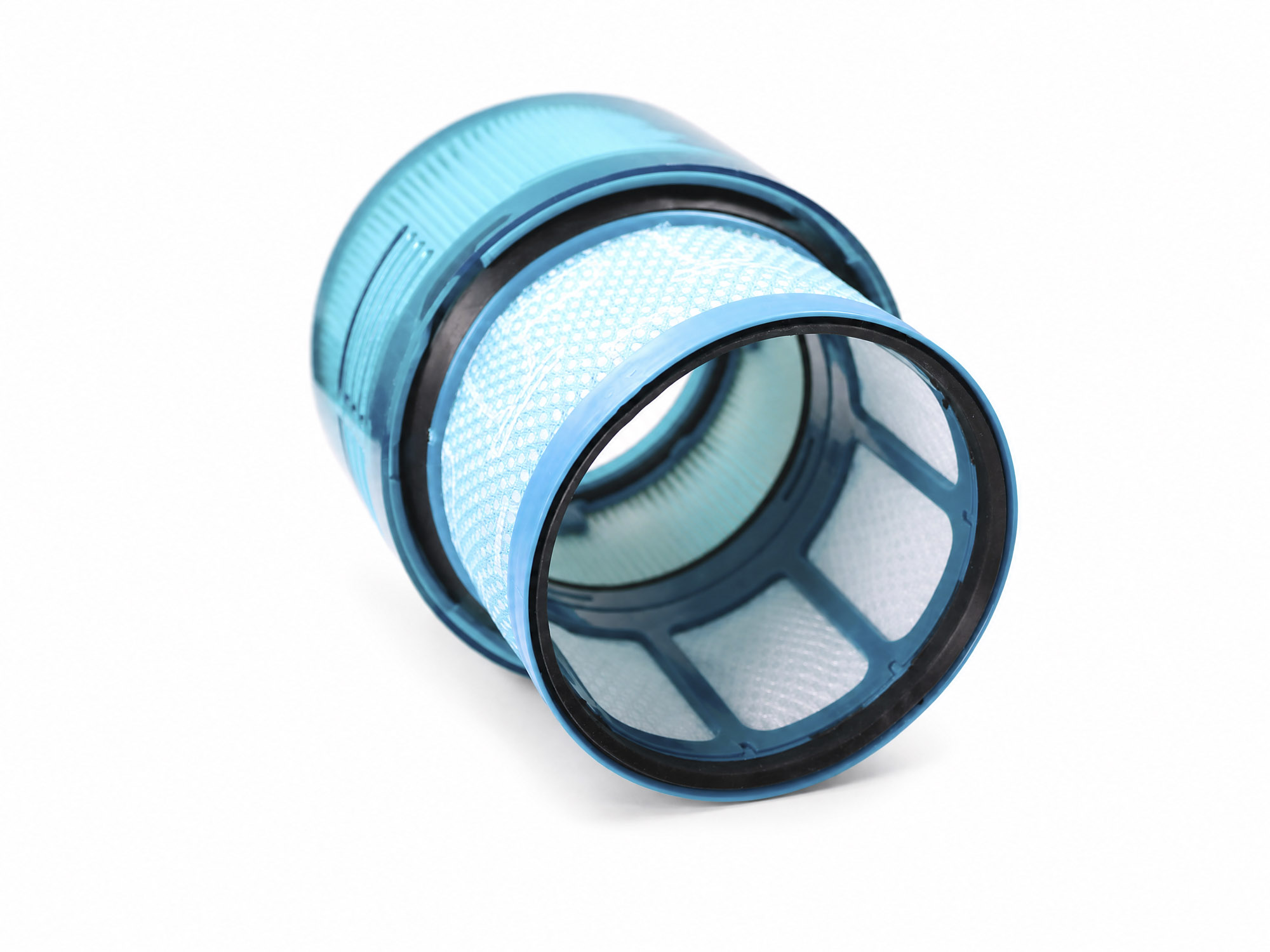 Ein zylindrischer blauer Staubsaugerfilter mit weißem Faltenfilterelement auf weißem Hintergrund.