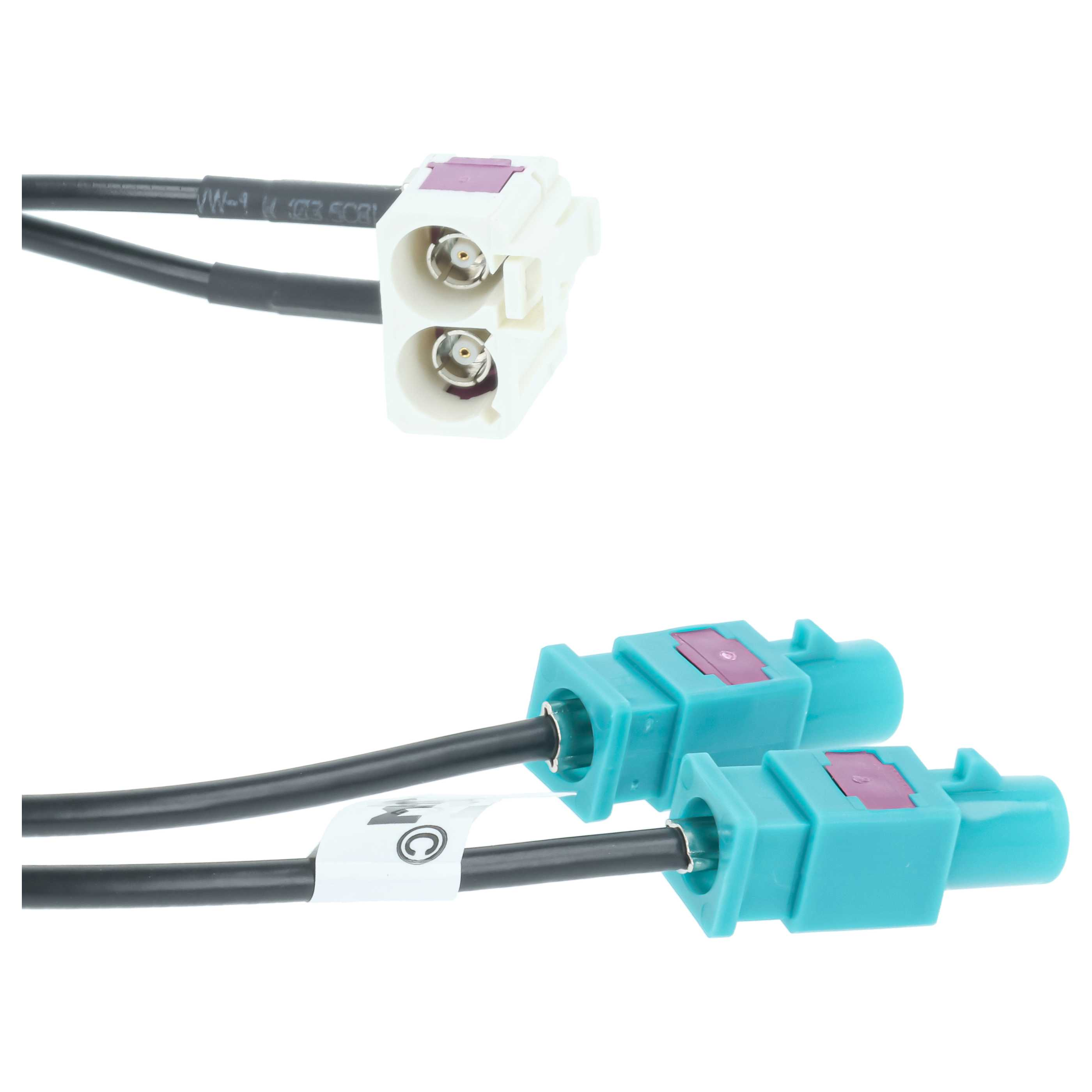 Zwei schwarze Kabel mit weißen und blauen Steckern auf weißem Hintergrund.