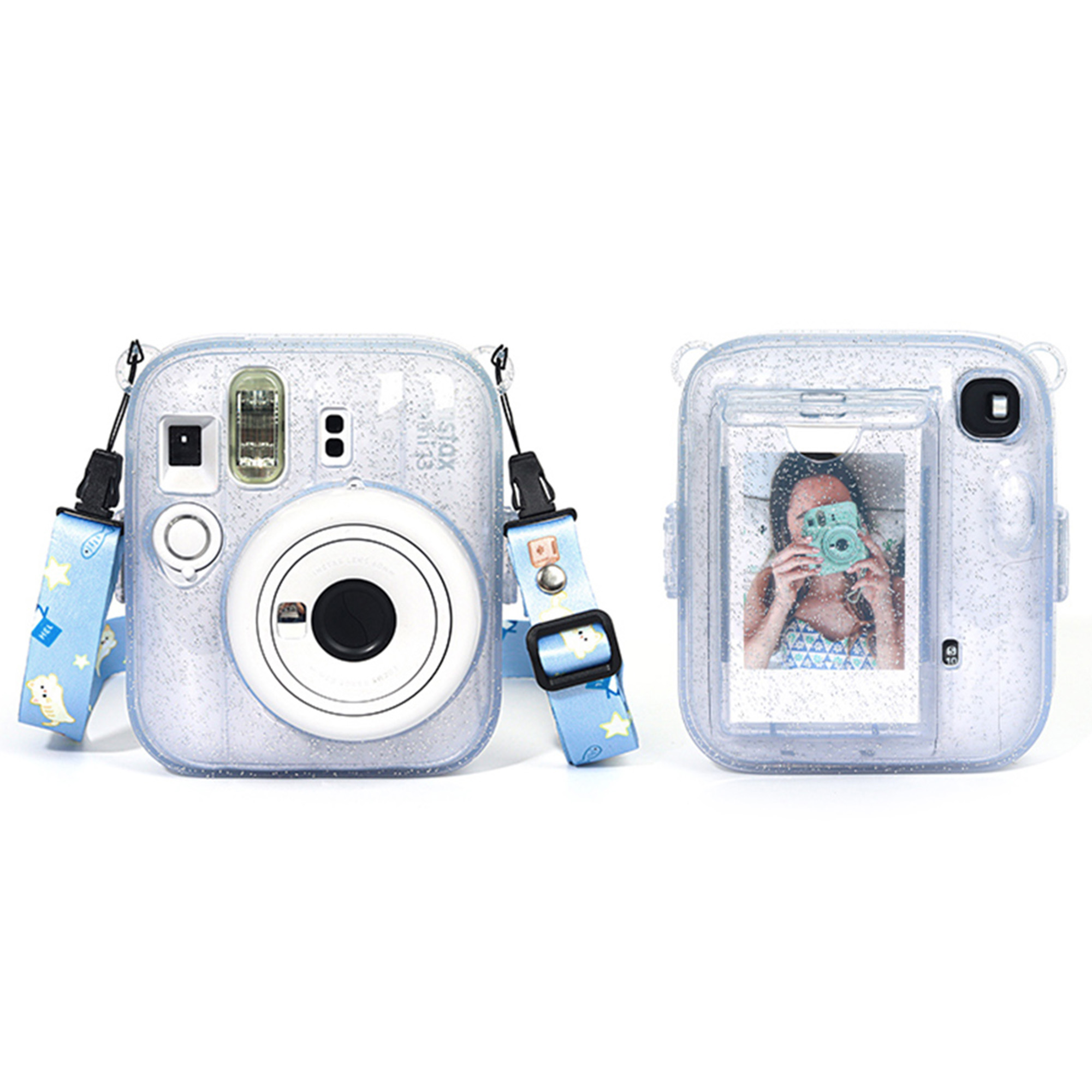 Mavi askılı, ön ve arka görünümlü, fotoğraflı Instax Mini 12 kamera için şeffaf simli kılıf.
