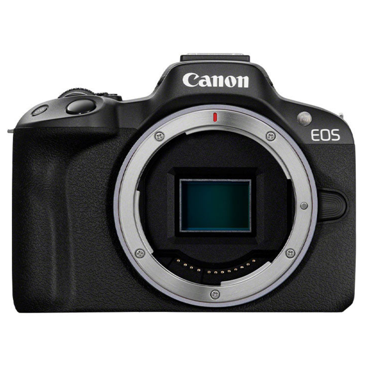 Vista frontal de una cámara sin espejo Canon EOS negra sin objetivo sobre fondo blanco.