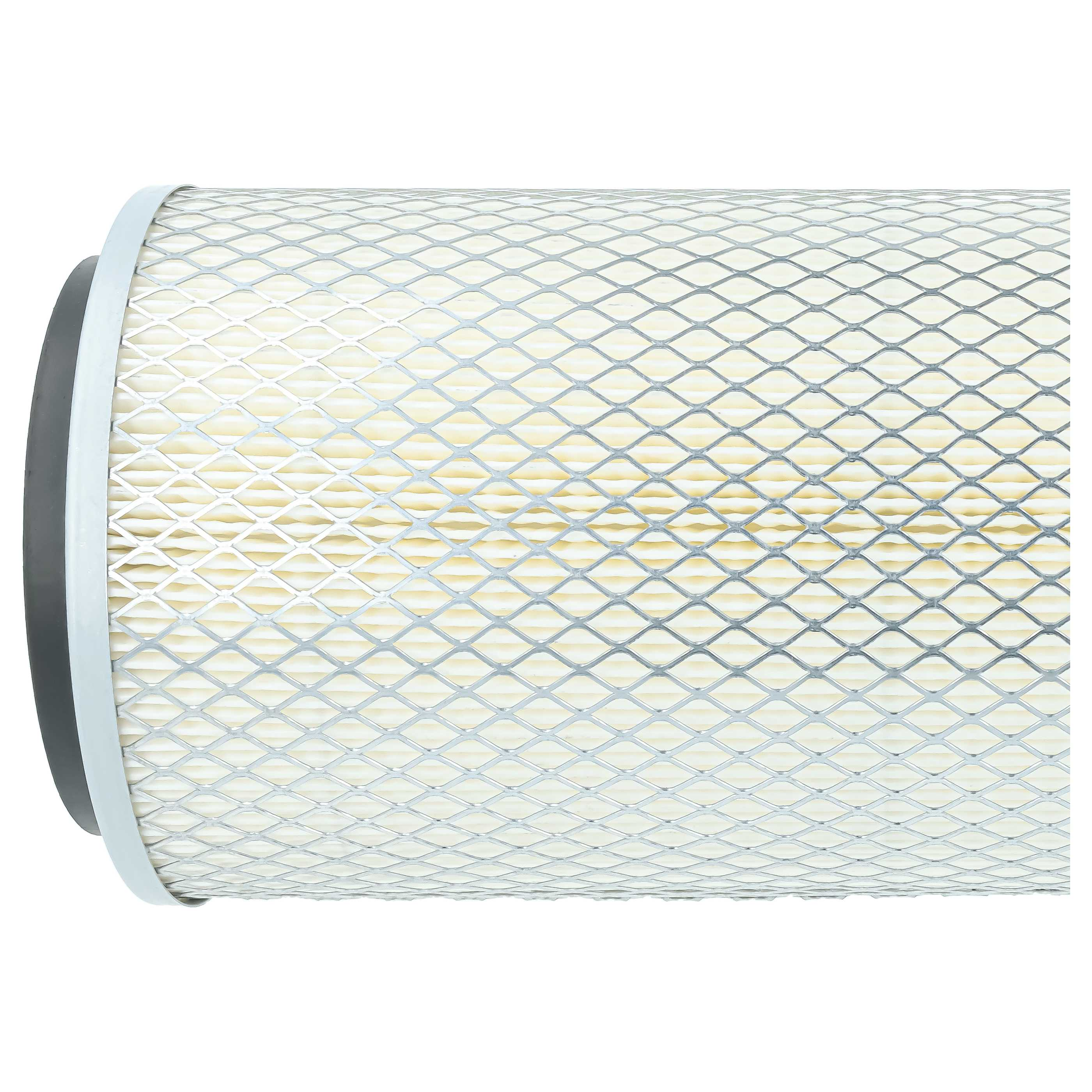 Ein zylindrischer Luftfilter mit weißem Faltenmaterial und einem äußeren Schutzgitter aus Metall auf weißem Hintergrund.