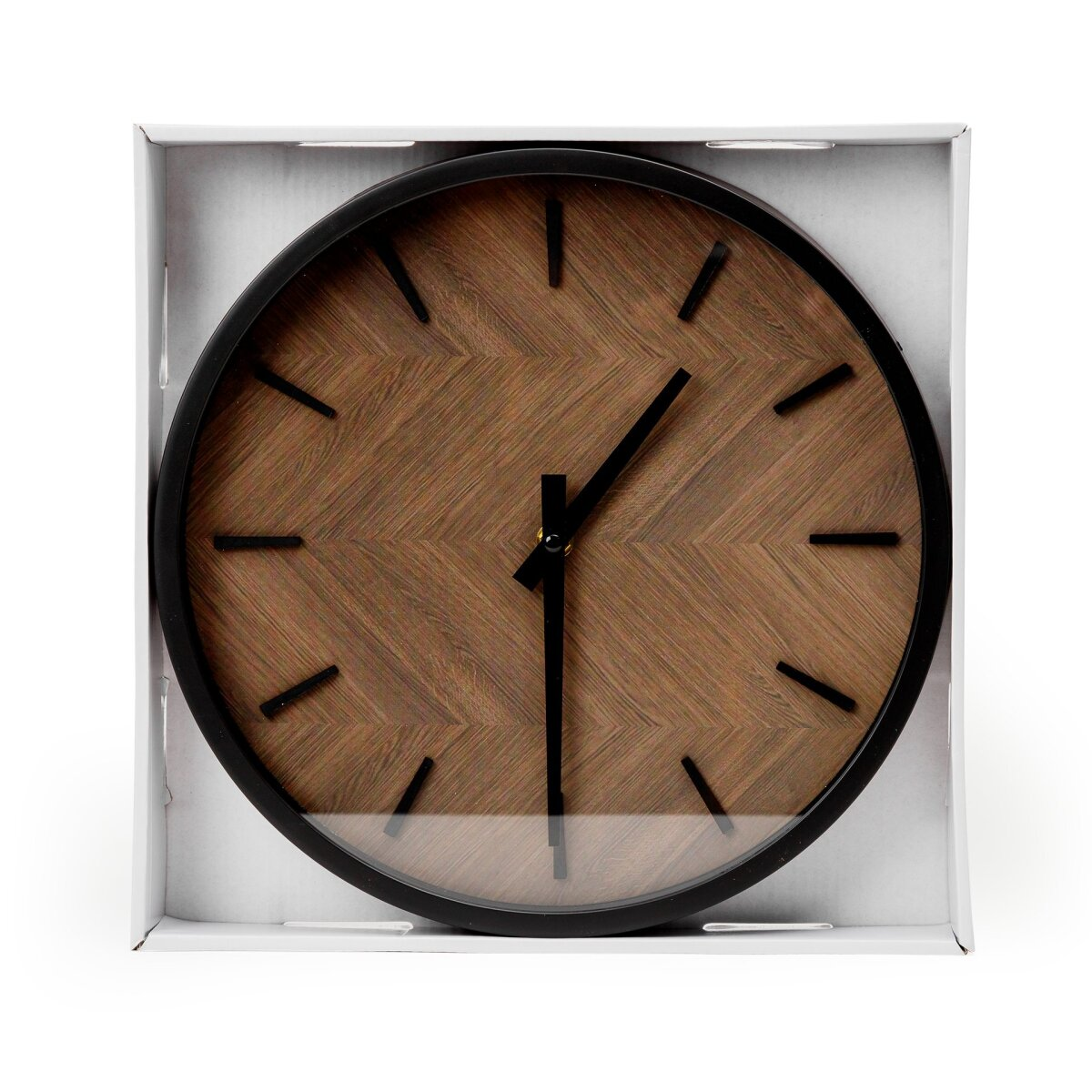 Runde Holzwanduhr mit schwarzem Rahmen und Zeigern in einer weißen Pappschachtel.