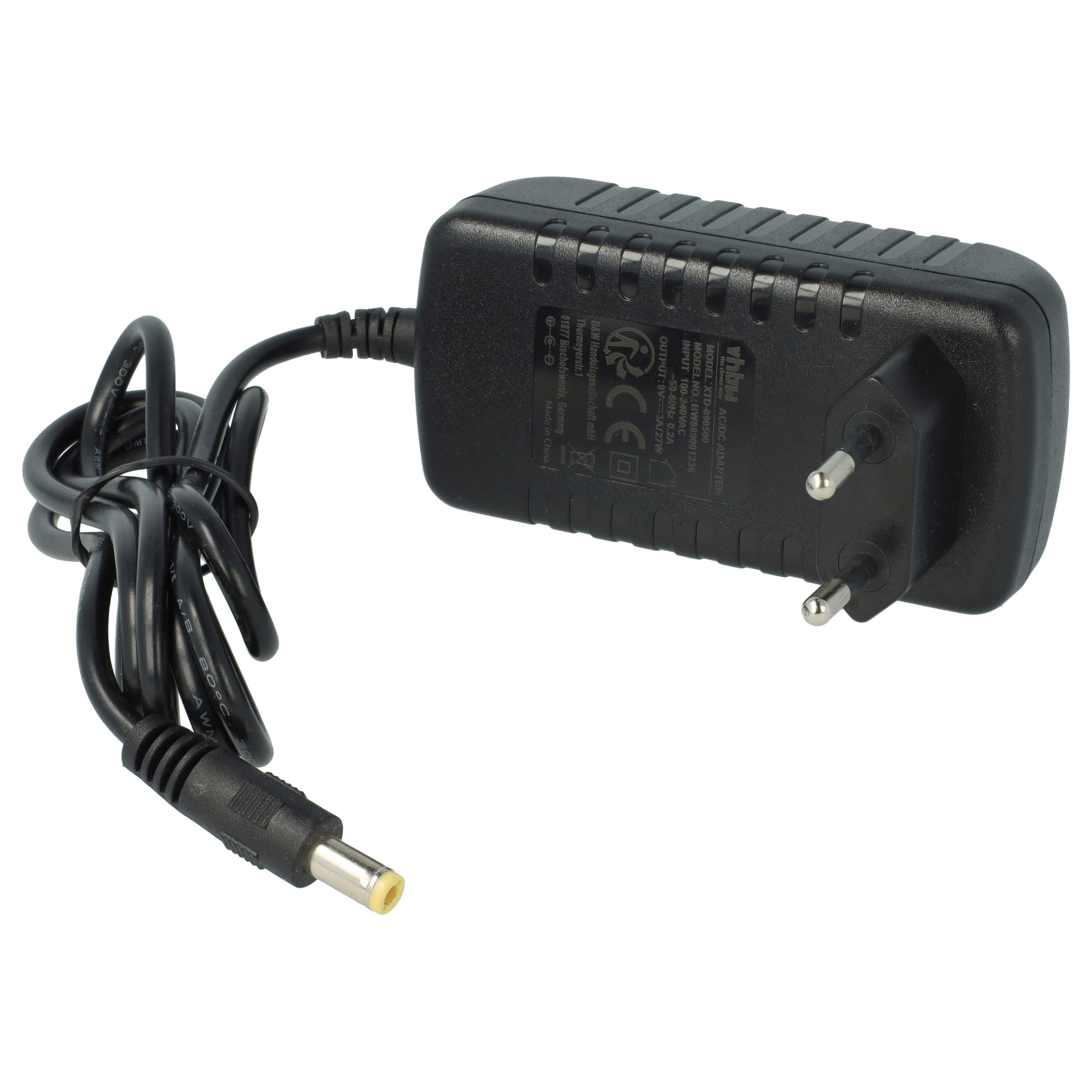 Ein schwarzes Netzteil mit einem EU-Stecker und einem langen, zusammengerollten Kabel mit einem zylindrischen Stecker.