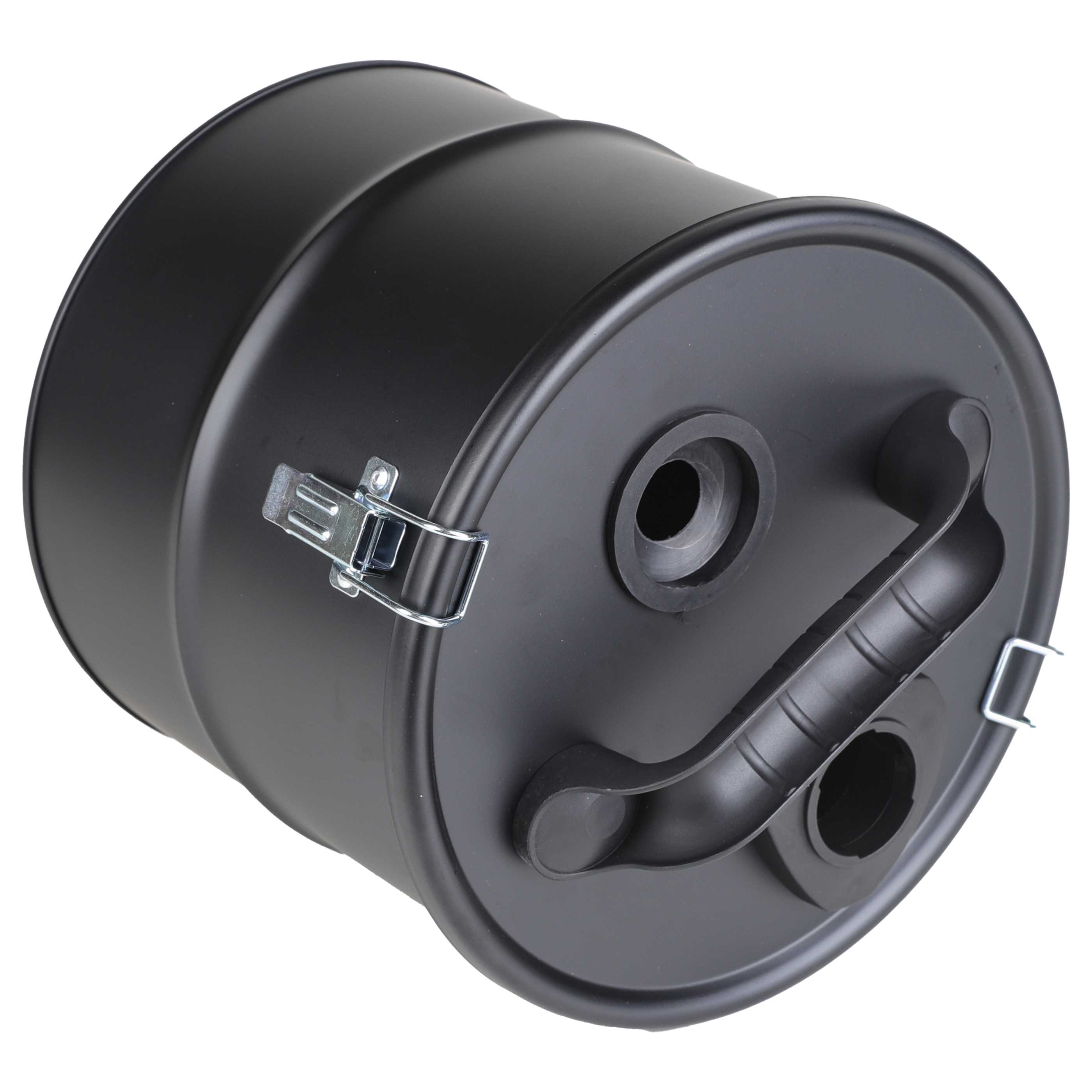 Ein schwarzes Metallfass mit Griff, Verschlüssen und zwei Öffnungen auf weißem Hintergrund.