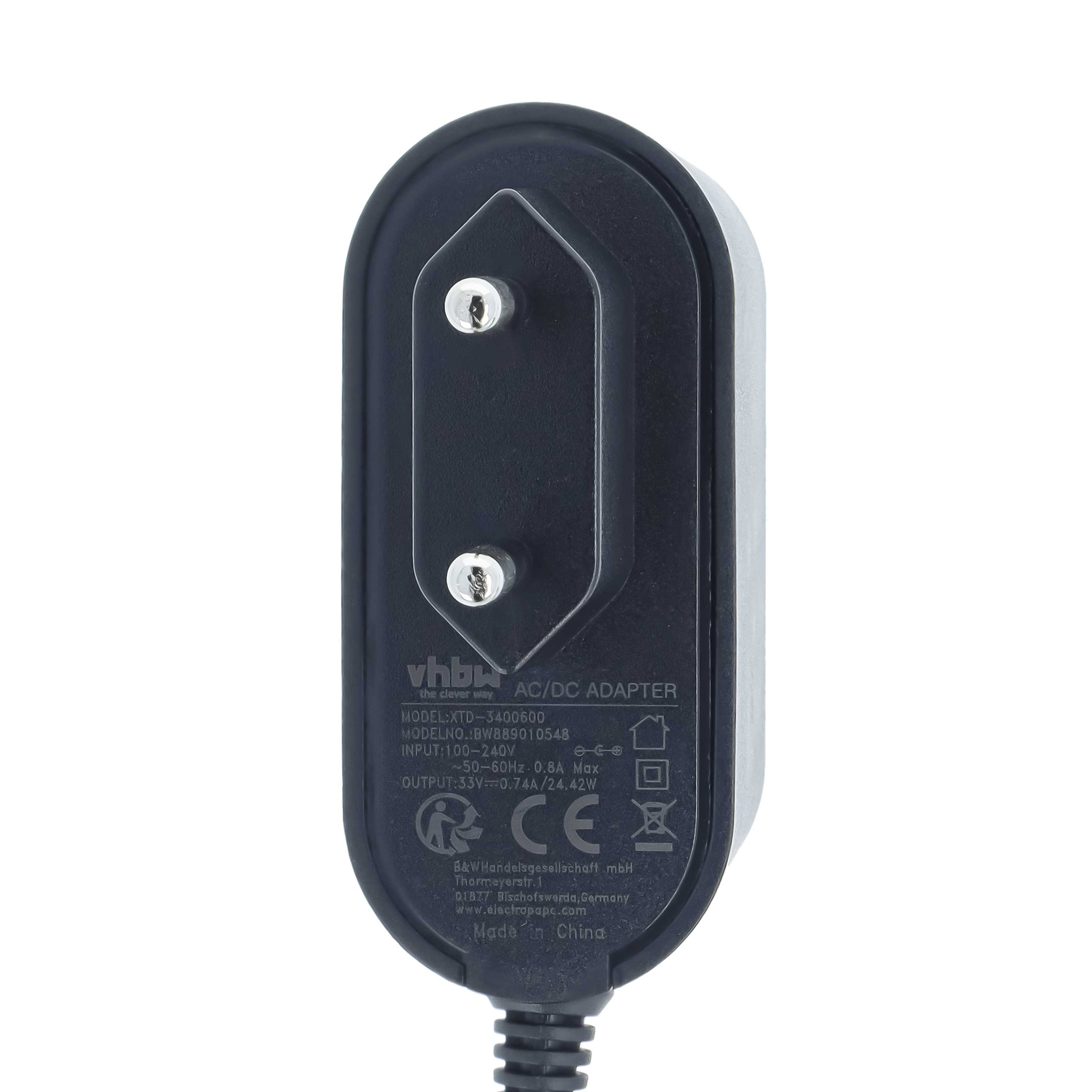 Ein schwarzer AC/DC-Netzadapter mit zweipoligem Eurostecker und aufgedruckten technischen Daten auf der Vorderseite.