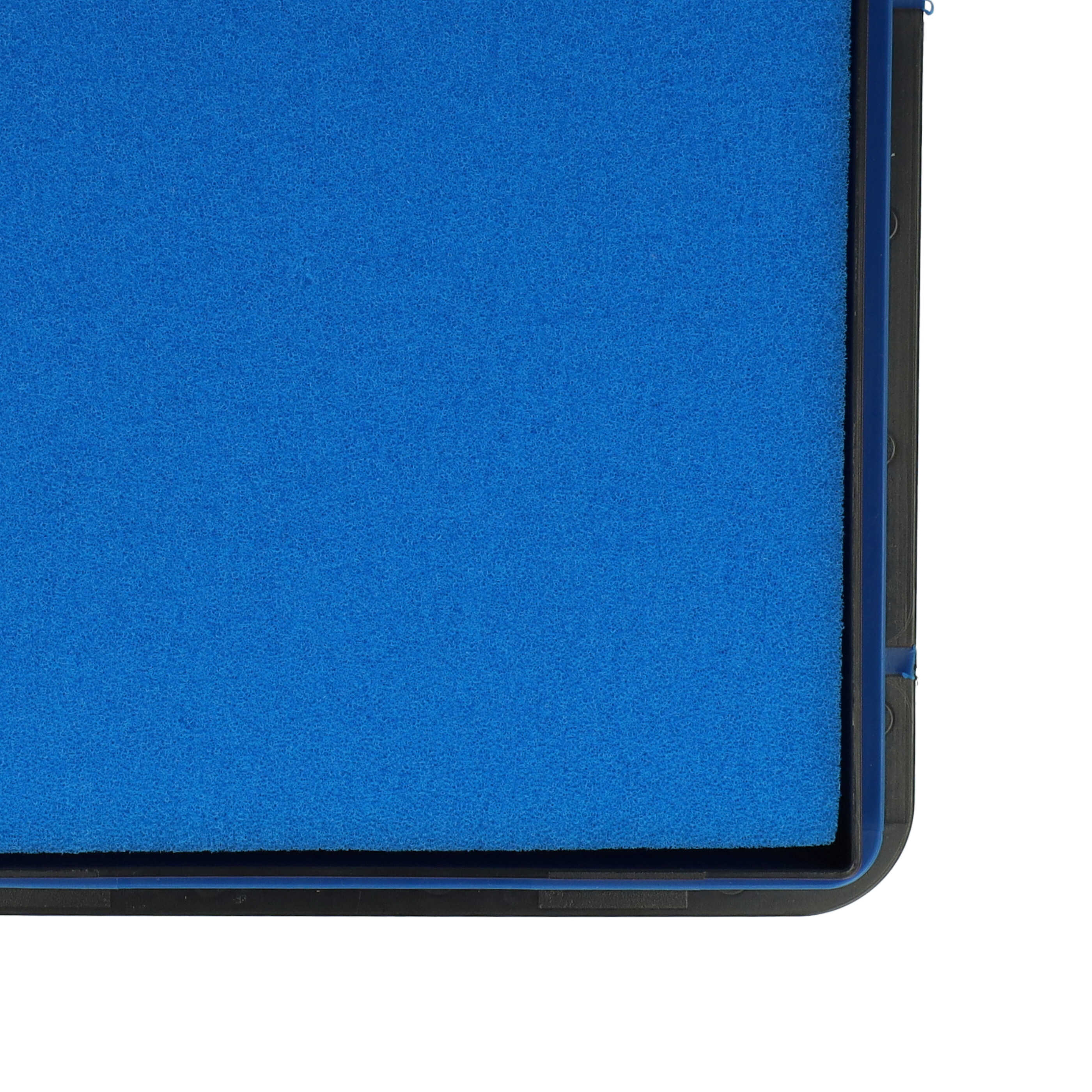 Ein blauer Filterschaumstoff in einem schwarzen Plastikrahmen.