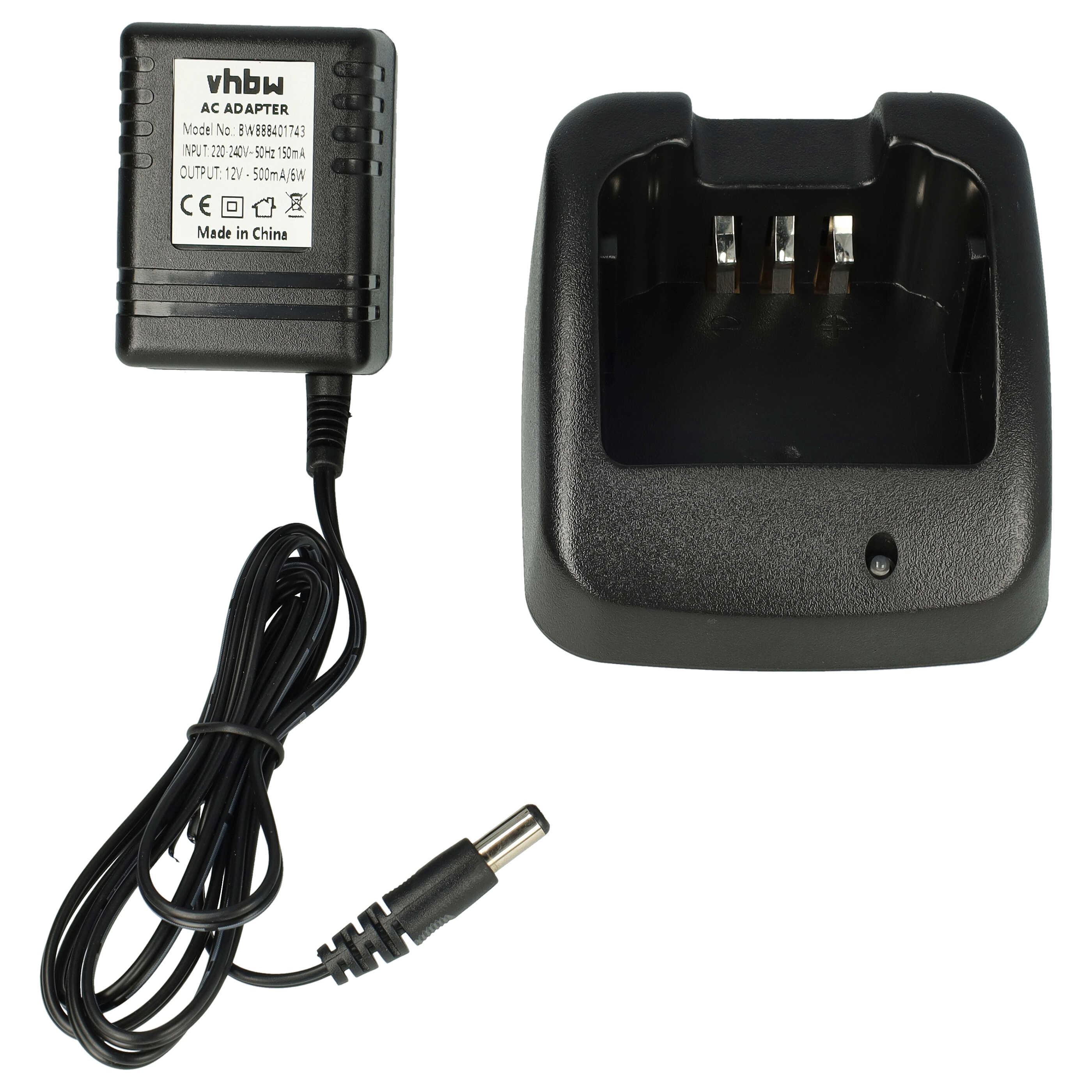 Ein schwarzes Ladegerät mit AC-Adapter und Kabel auf weißem Hintergrund.