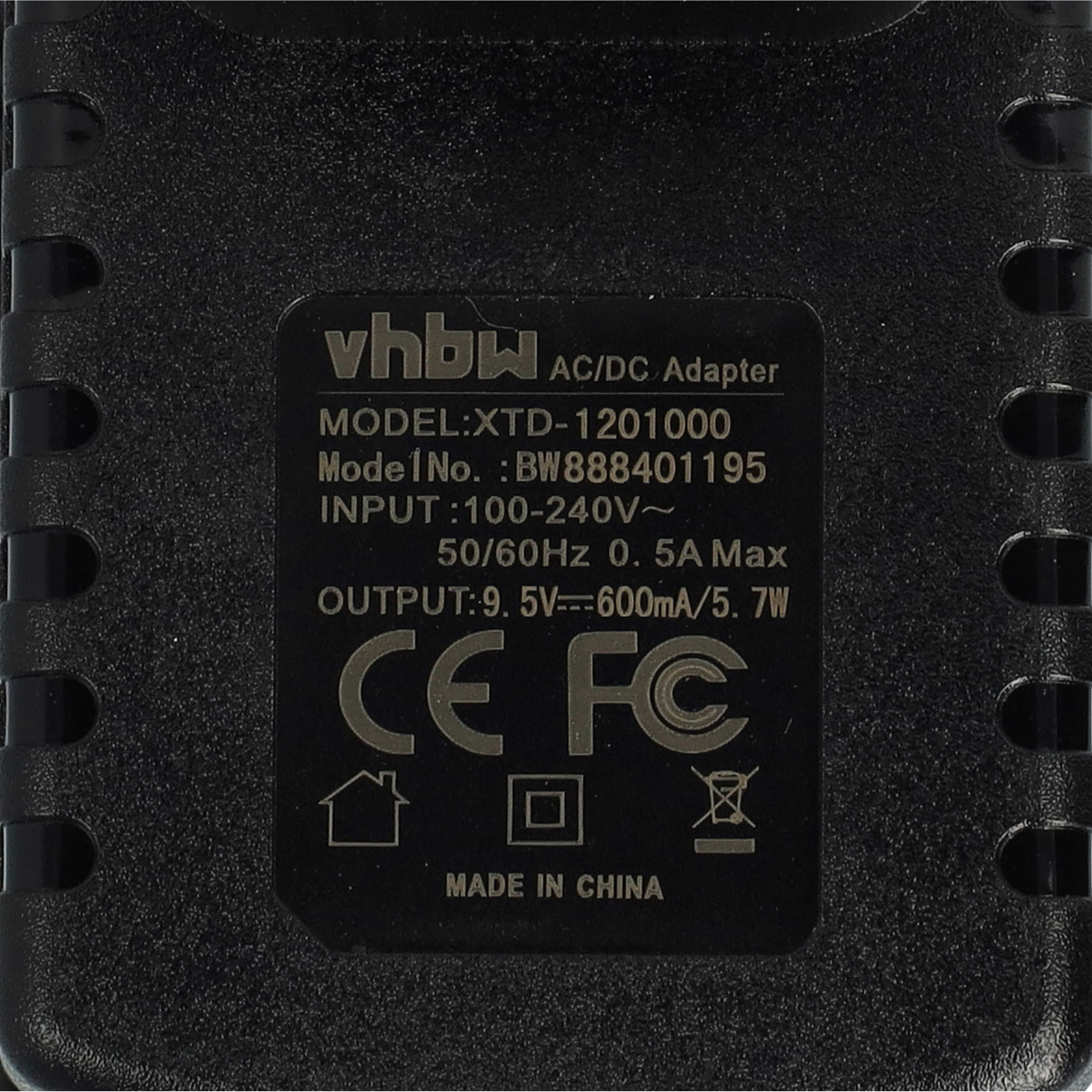 Label eines schwarzen AC/DC-Adapters mit technischen Daten und CE- und FC-Symbolen.