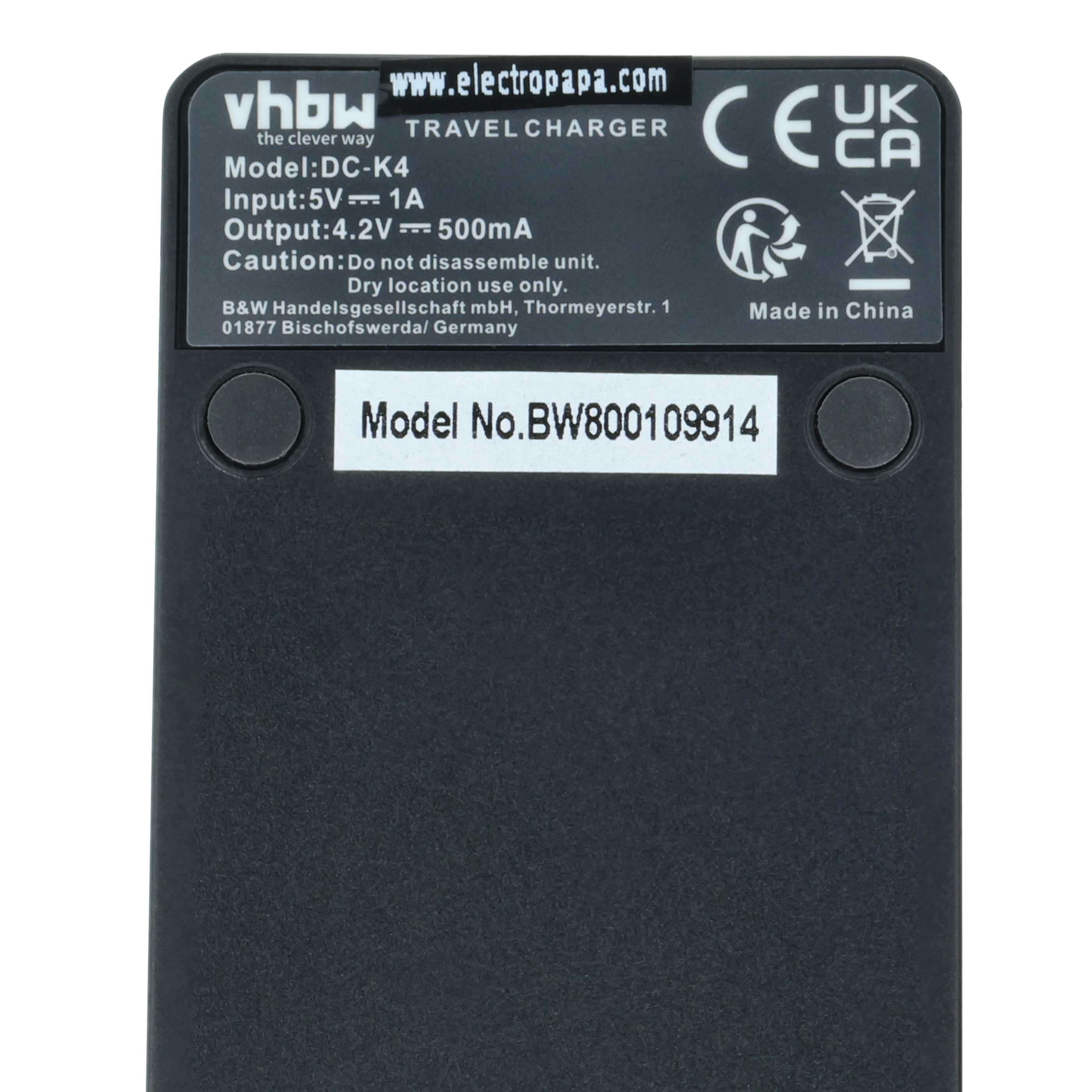 Rückseite eines schwarzen Vhbw Reiseladegeräts mit technischen Daten, Zertifizierungssymbolen und Modellnummer.