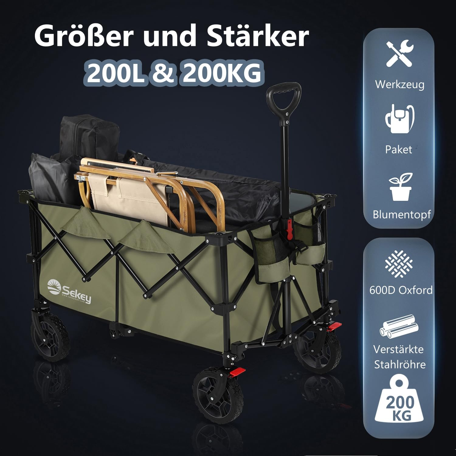 Chariot pliant vert Sekey avec une chaise de camping et des sacs sur fond sombre.