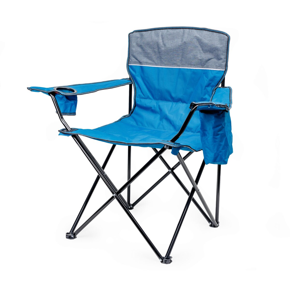 Ein blauer Klapp-Campingstuhl mit schwarzem Metallgestell und integrierten Becherhaltern auf weißem Hintergrund.