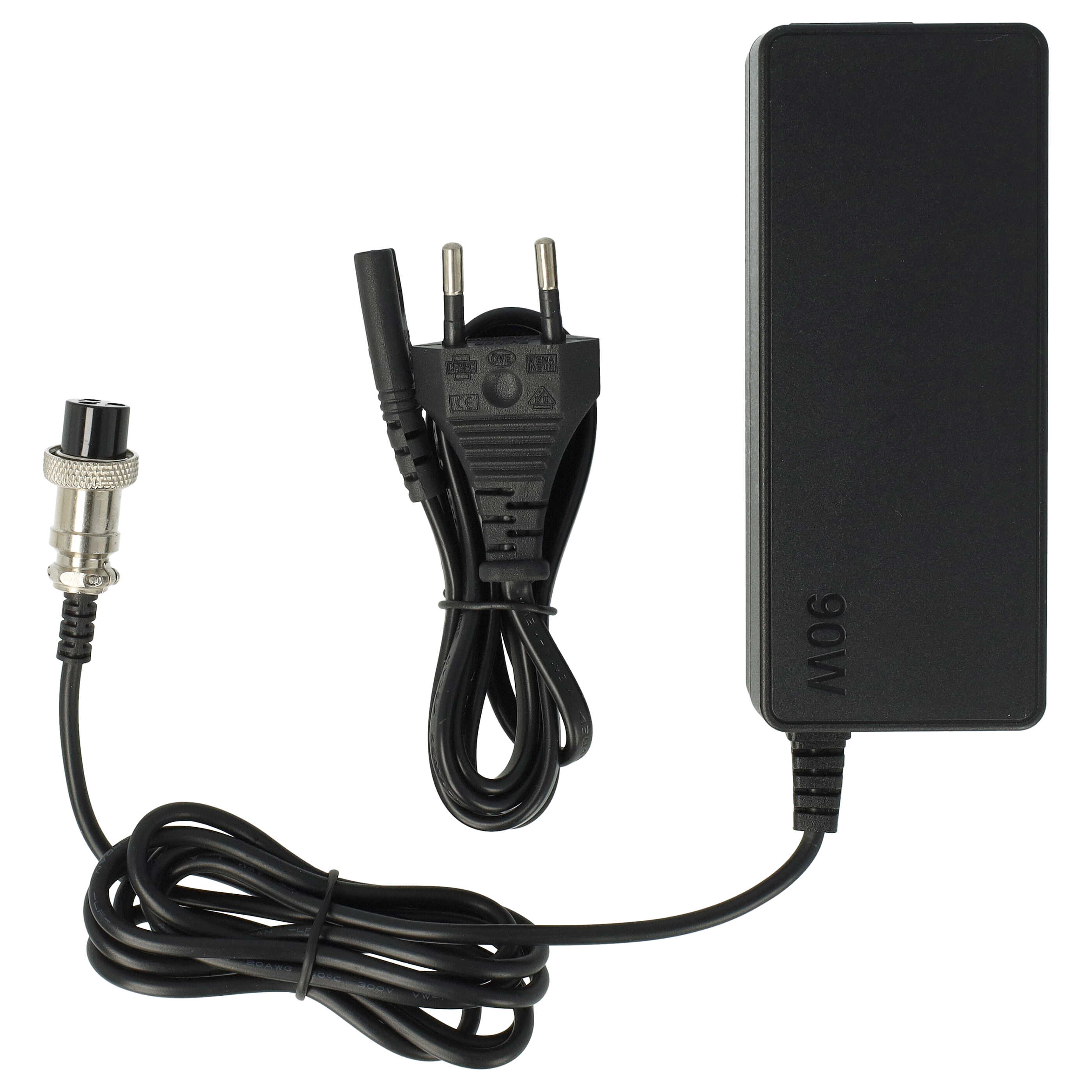 Ein schwarzes 90W-Netzteil mit Eurostecker und einem runden Metallstecker auf weißem Hintergrund.
