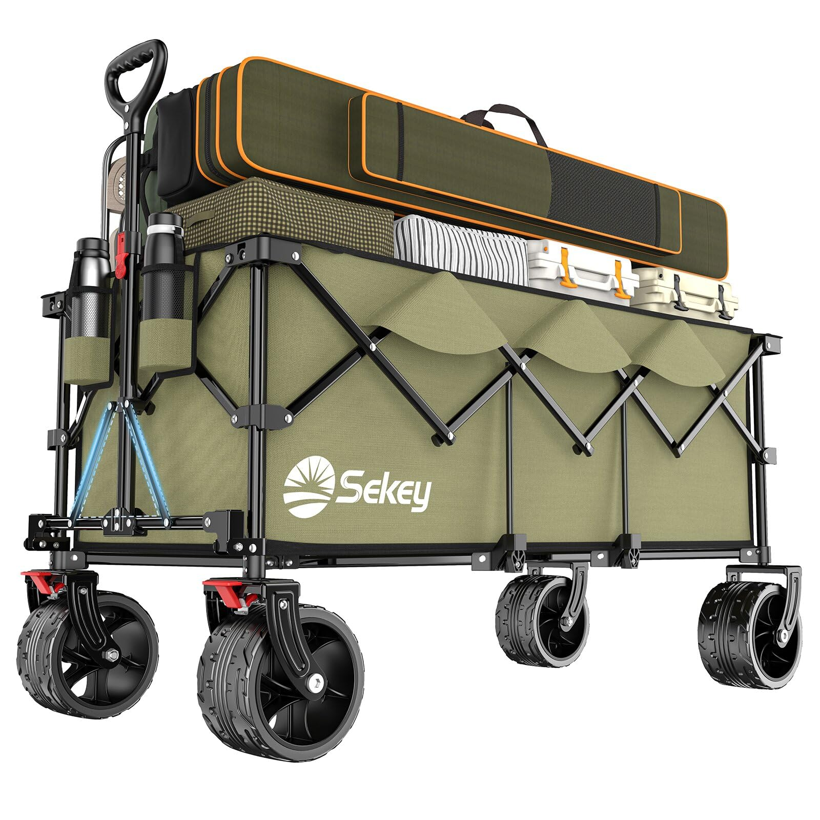 Un chariot utilitaire vert olive avec un cadre en métal noir, de grandes roues et des sacs chargés.