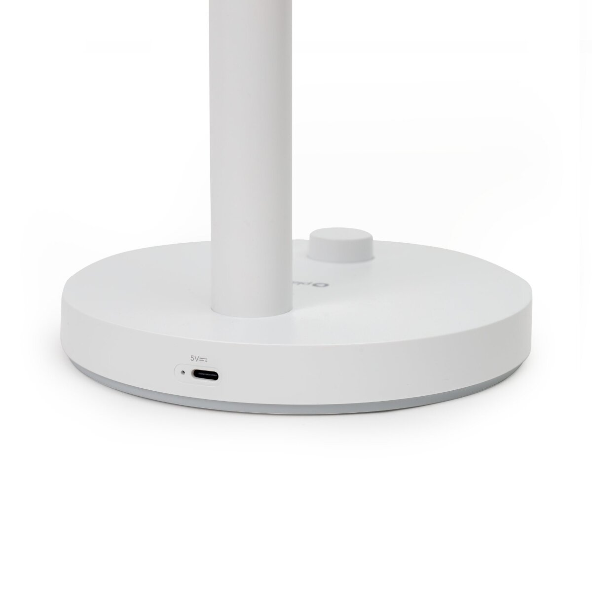 Weiße Lampenbasis mit USB-C-Anschluss und Regler auf weißem Hintergrund.