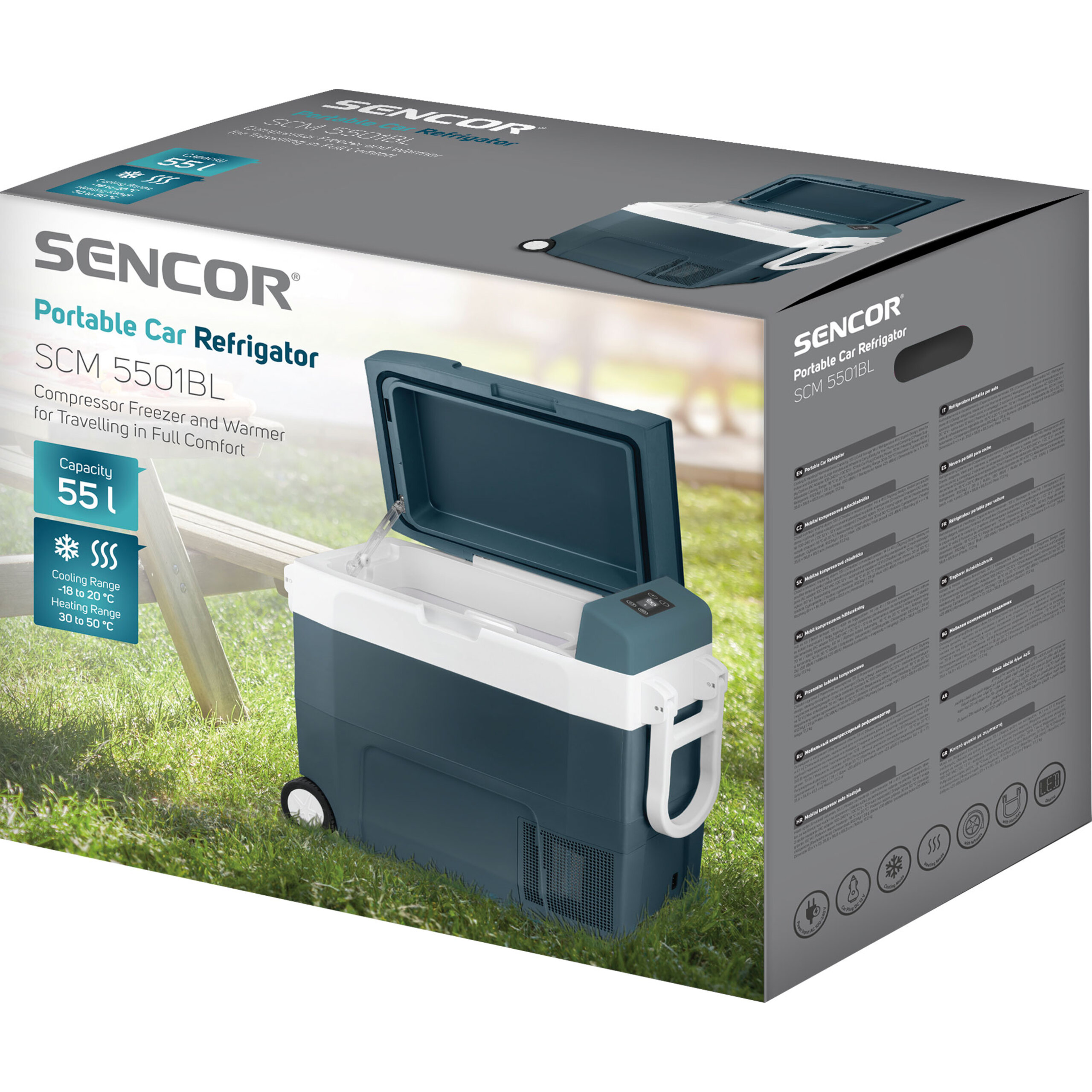 Sencor Tragbarer Auto-Kühlschrank im Karton auf Gras.