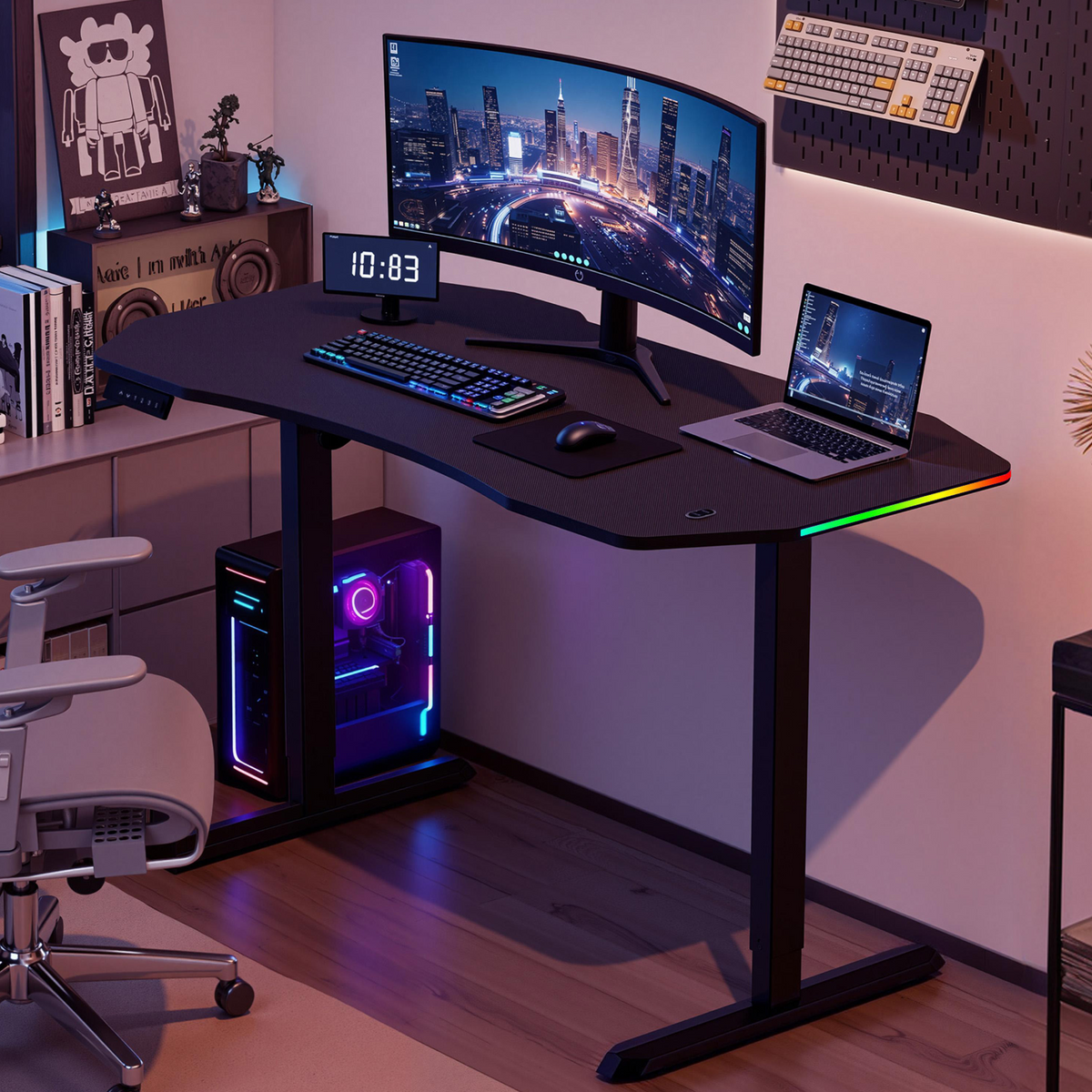 Nowoczesne biurko dla graczy z zakrzywionym monitorem, klawiaturą, laptopem i oświetleniem RGB.
