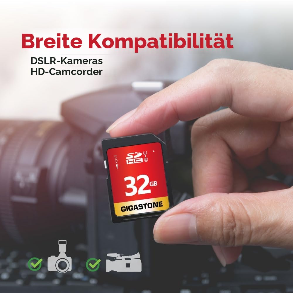 Hand hält eine 32GB Gigastone SD-Karte vor einer Kamera, mit Text 'Breite Kompatibilität'.
