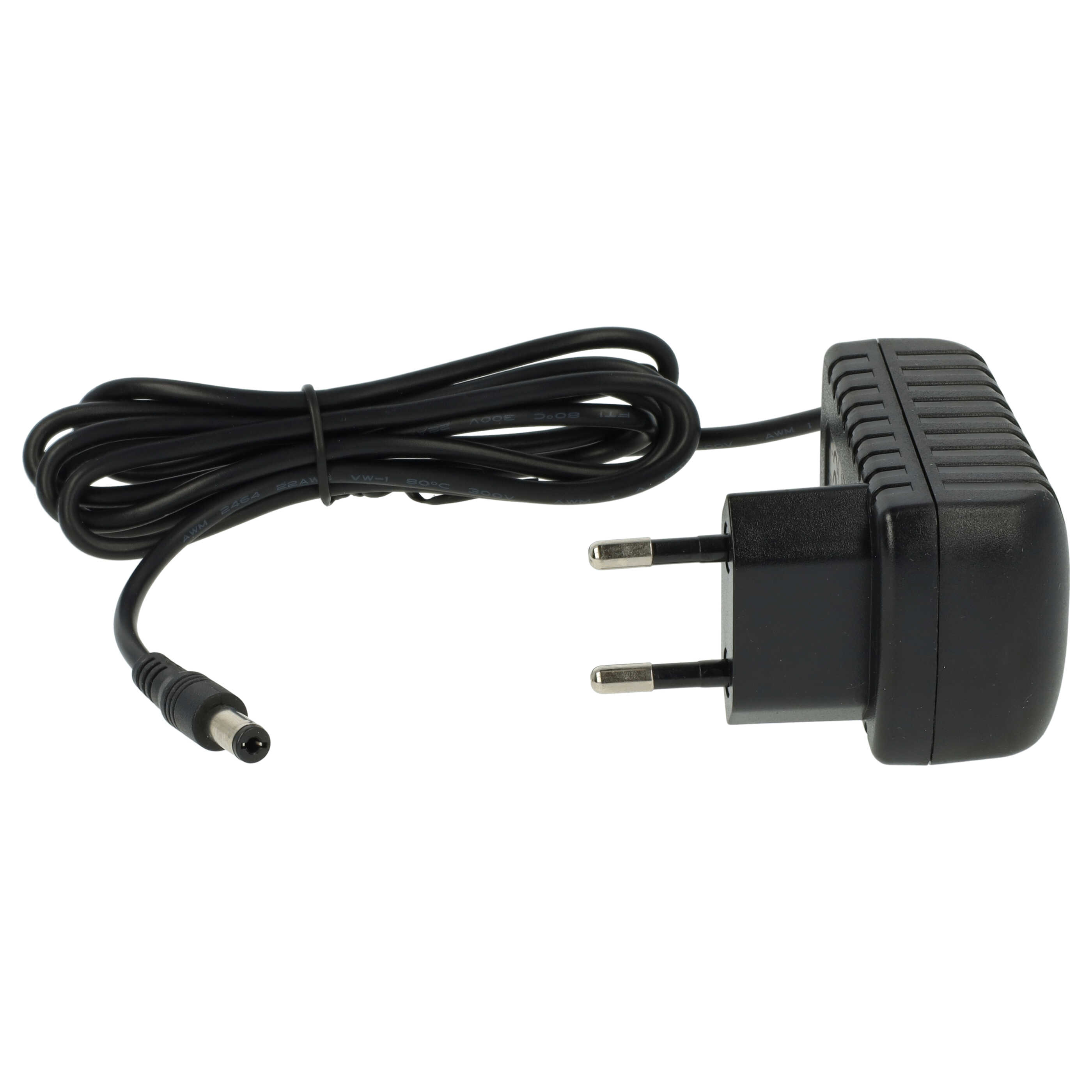 Ein schwarzes Netzteil mit einem zweipoligen europäischen Stecker, einem gewickelten Kabel und einem Zylinderstecker auf weiß.
