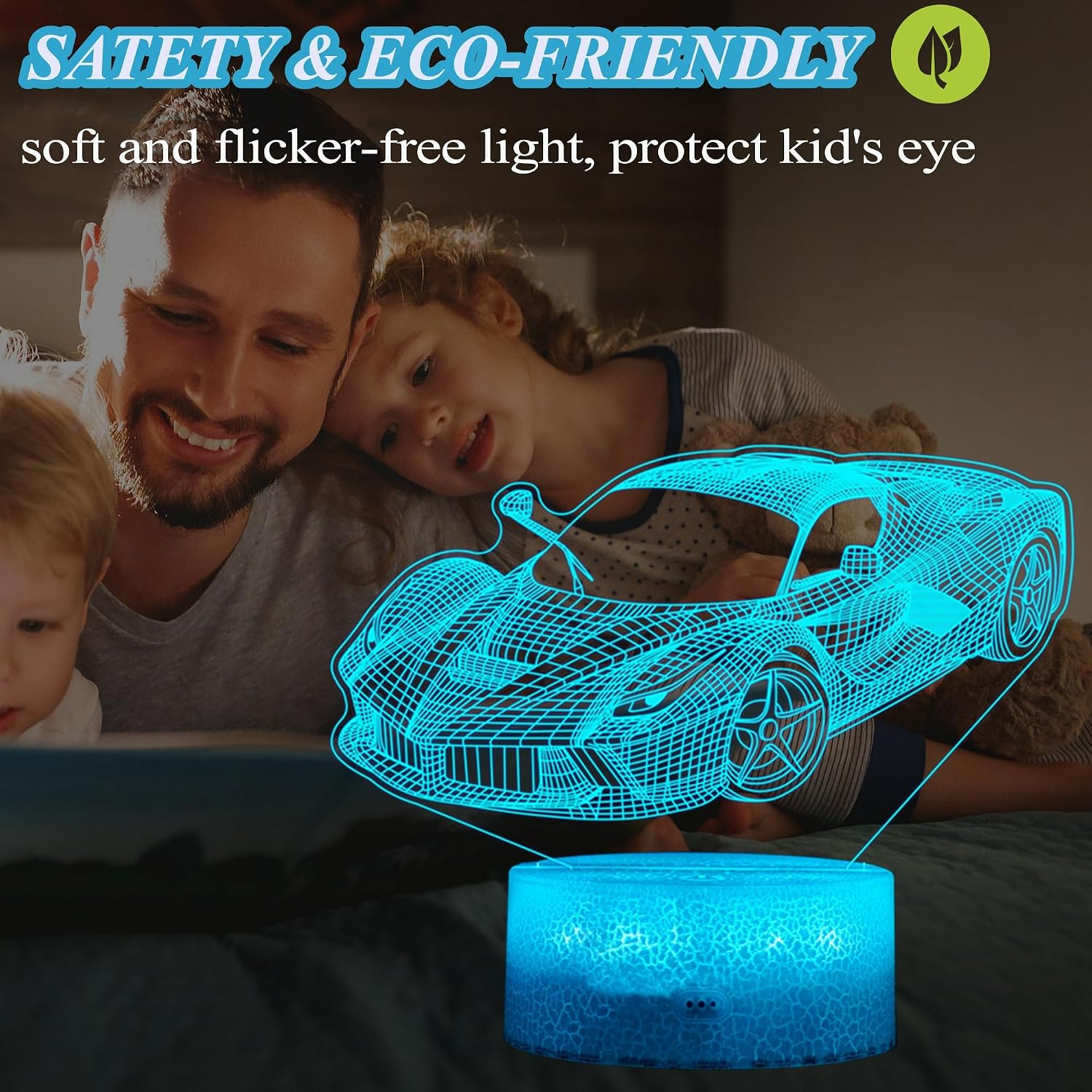 Ein Vater und ein Kind lesen, während eine blau leuchtende 3D-Autolampe den Raum erhellt.