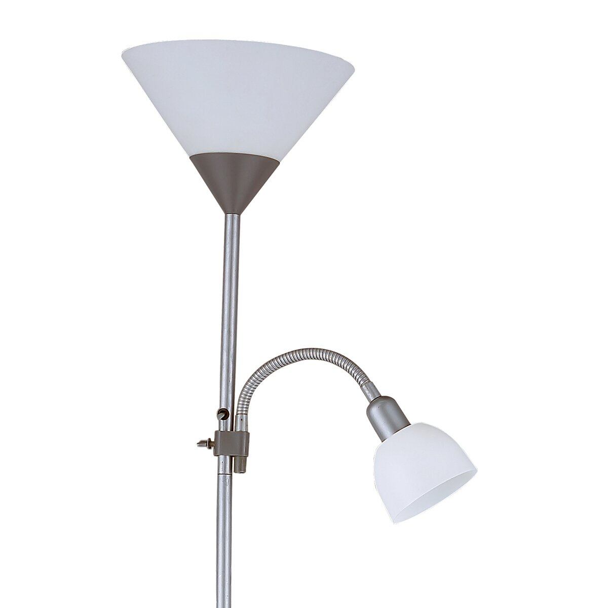 Eine silberne Stehlampe mit einem breiten weißen Schirm oben und einer flexiblen Leseleuchte darunter.
