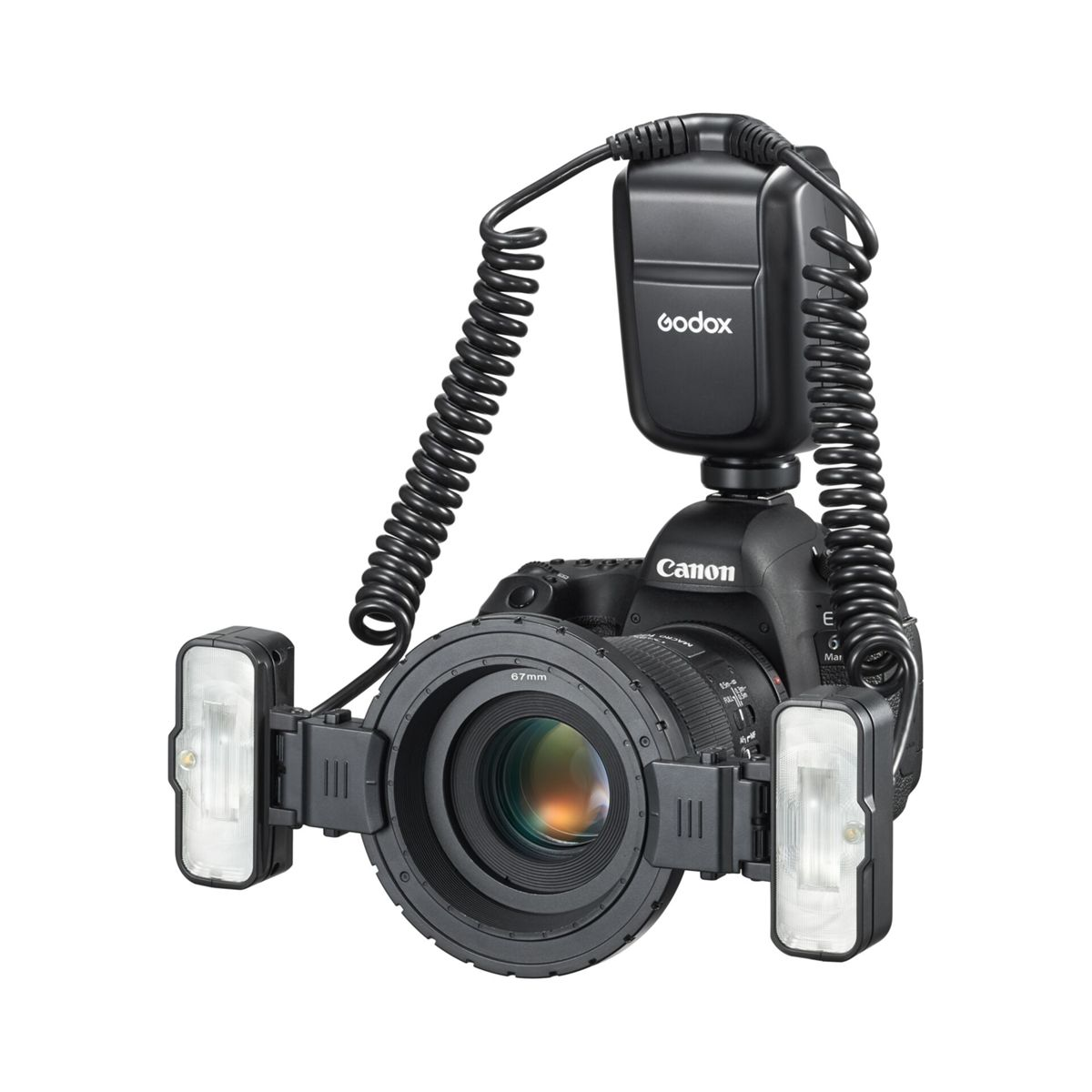 Aparat Canon z lampą błyskową Godox macro ring i dwoma światłami bocznymi na białym tle.
