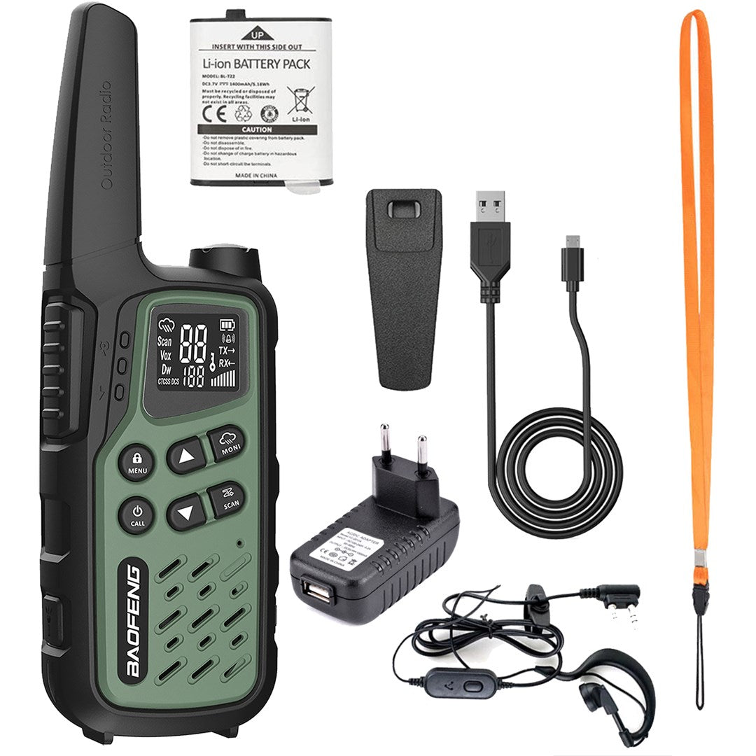Zielono-czarny radiotelefon Baofeng z baterią, ładowarką, kablem USB, słuchawką, klipsem do paska i pomarańczową smyczą.