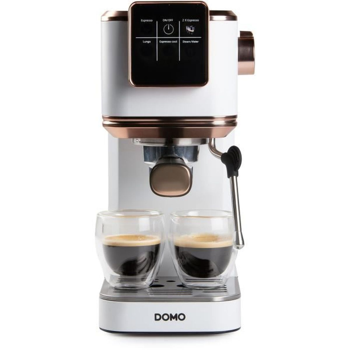 Une machine à espresso Domo blanche et cuivrée avec deux tasses en verre de café frais sur le bac d'égouttage.