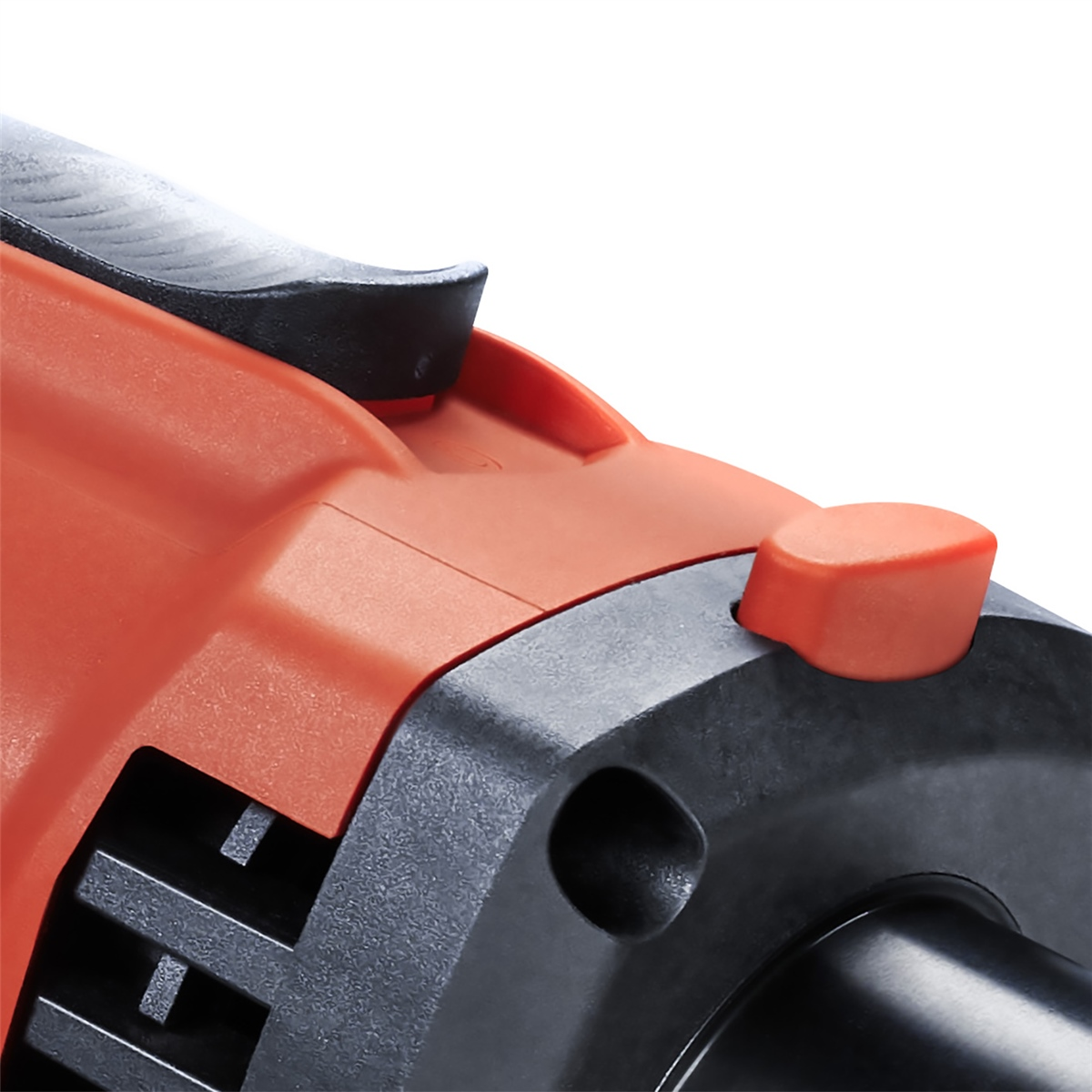 Nahaufnahme einer orangen und schwarzen Bohrmaschine mit schwarzem Griff und Belüftungsschlitzen.