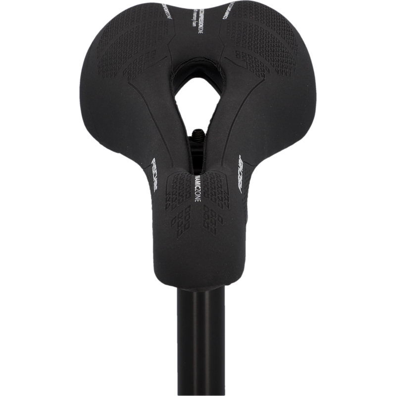 Ein schwarzer Fahrradsattel mit einer mittigen Aussparung und strukturierter Oberfläche auf einer schwarzen Sattelstütze.