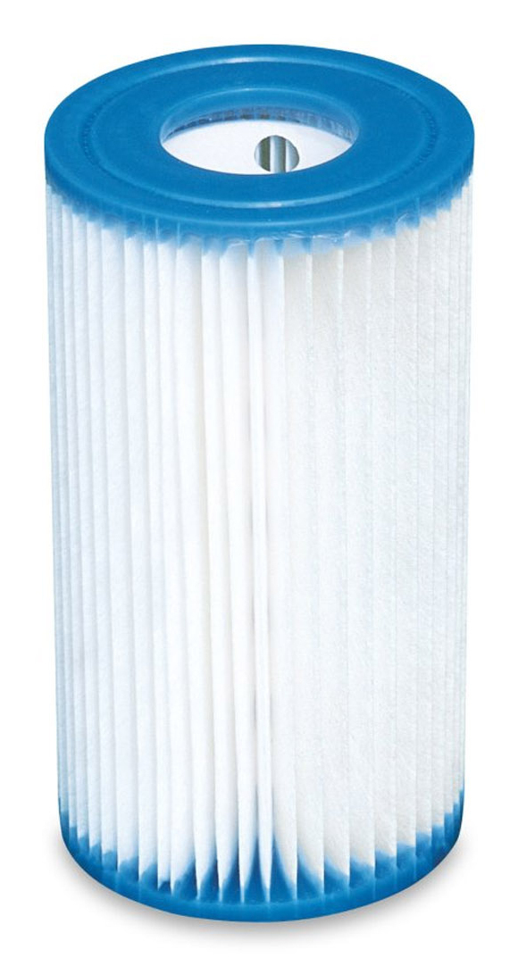 Ein weißer Poolfilter mit blauen Kappen oben und unten vor weißem Hintergrund.