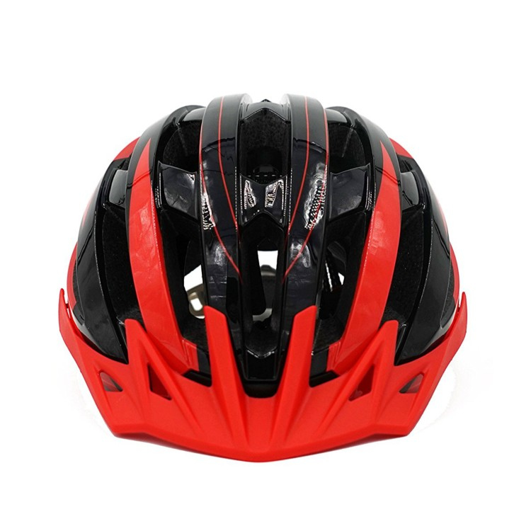 Un casco de bicicleta negro y rojo sobre un fondo blanco.