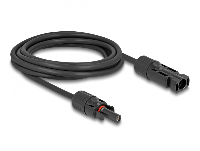 Zwinięty czarny kabel solarny z męskimi i żeńskimi złączami na białym tle.