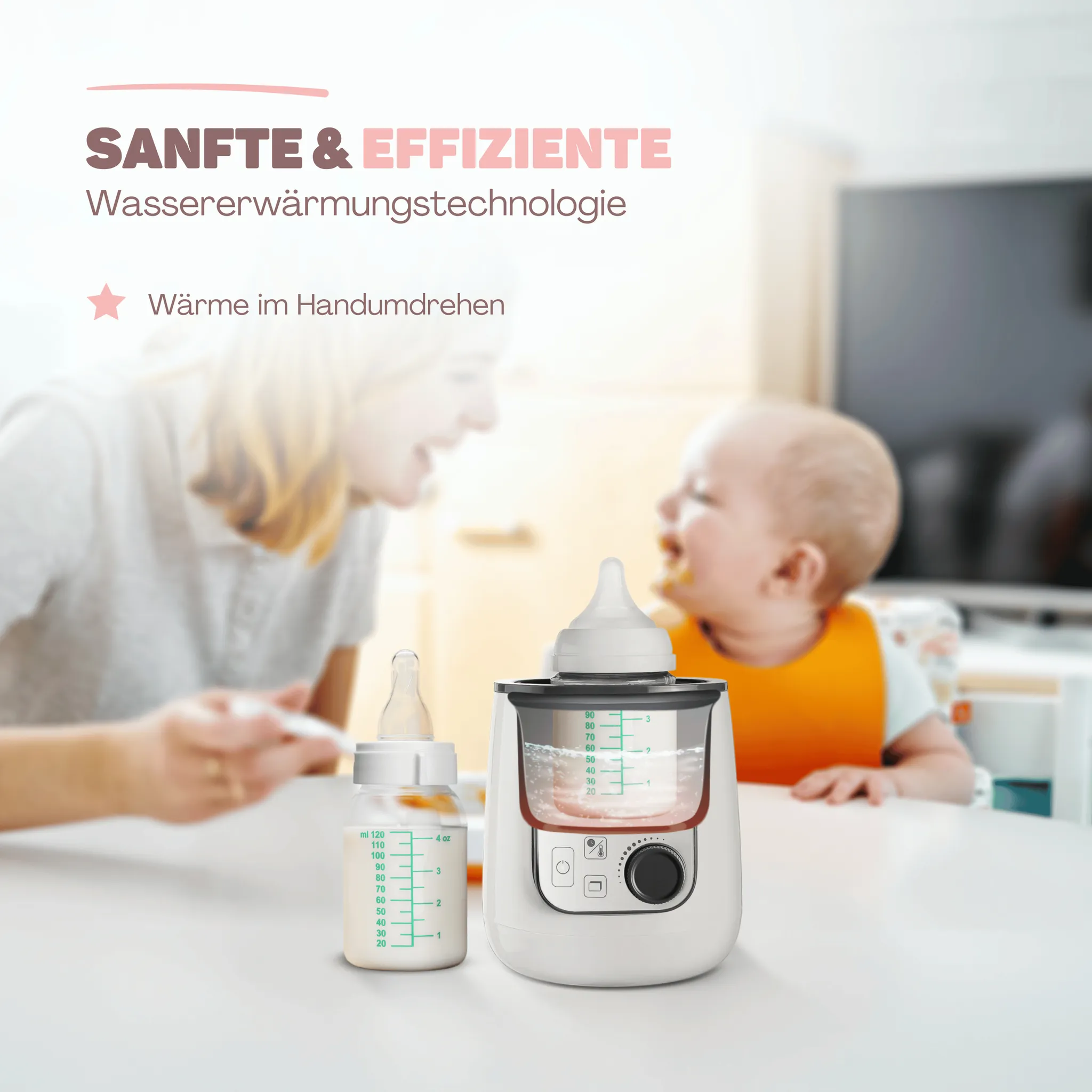 Ein Flaschenwärmer auf einem Tisch mit einer Babyflasche, im Hintergrund lächeln Mutter und Kind.