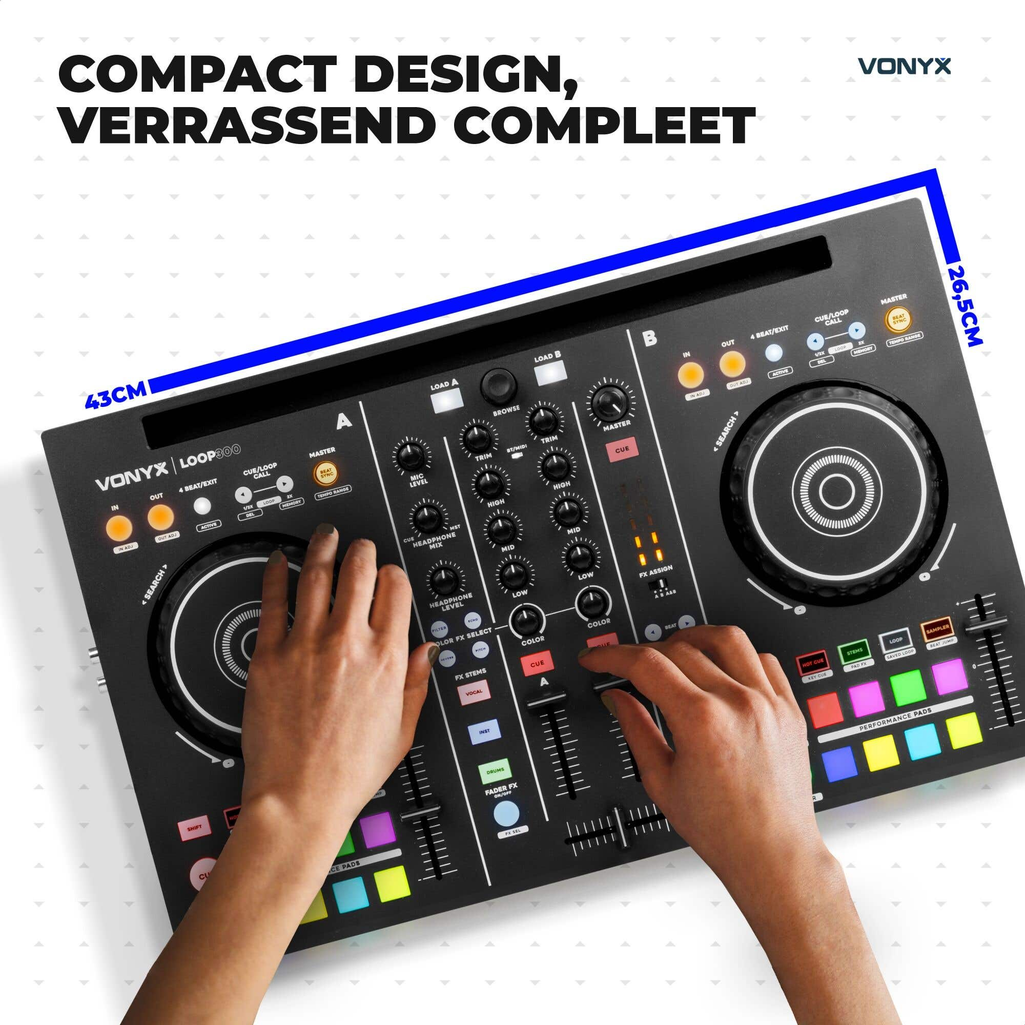 Vonyx DJ-Controller mit zwei Jogwheels, bunten Performance-Pads und vielen Reglern, bedient von Händen.