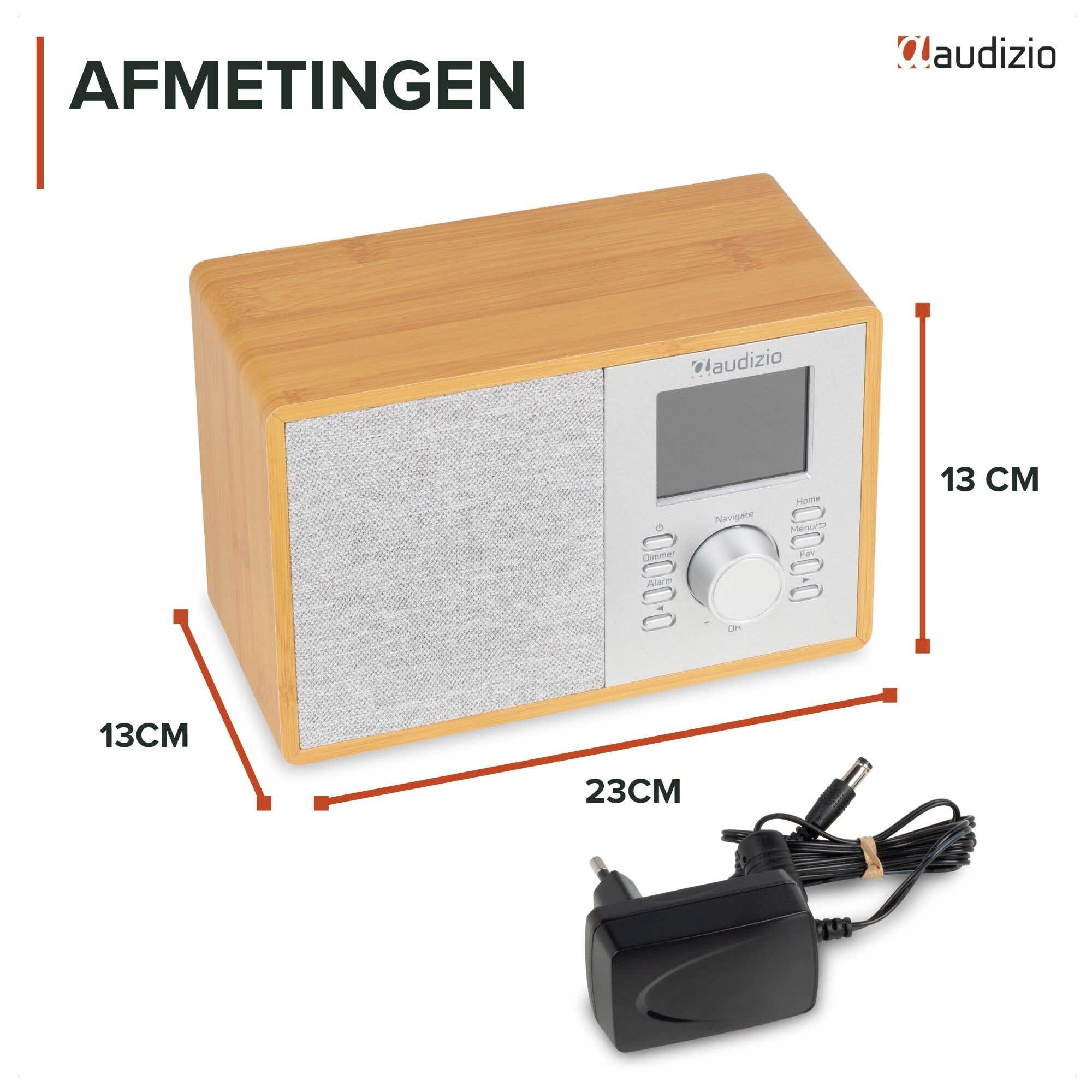 Holzradio mit grauer Stofffront und Display, Maße 23x13x13 cm, inklusive Netzteil.