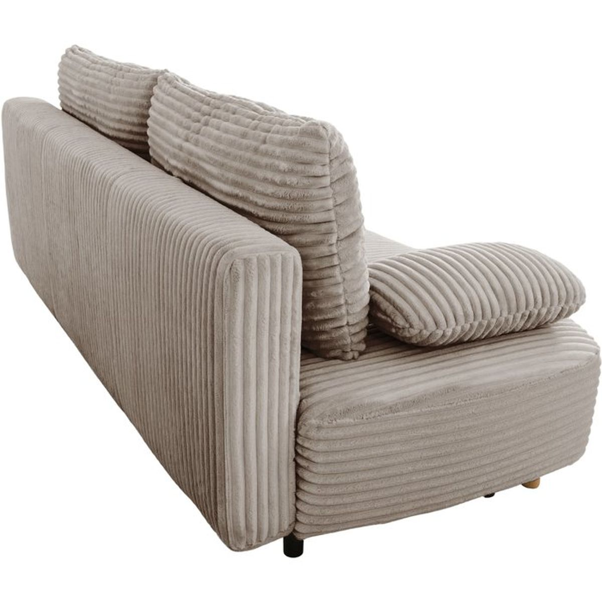 Ein beiges Cordsofa mit weichen Kissen auf weißem Hintergrund.