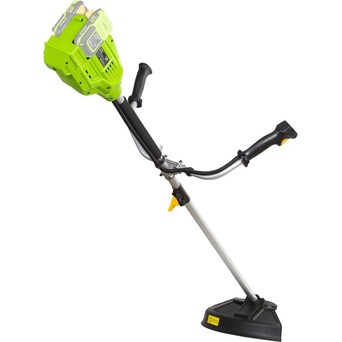 Grüner Akku-Rasentrimmer mit zwei Batterien oben und schwarzem Schutz.