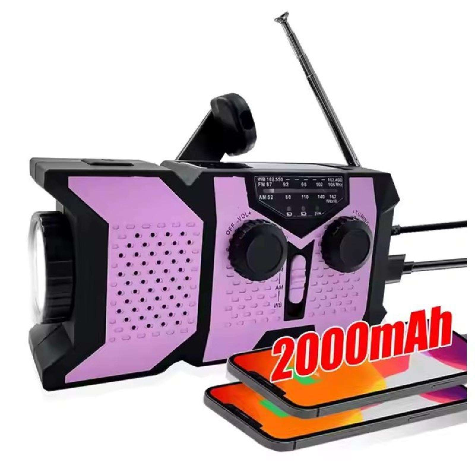Ein tragbares, schwarz-violettes Notfallradio mit Kurbel, Antenne und zwei Smartphones im Vordergrund.