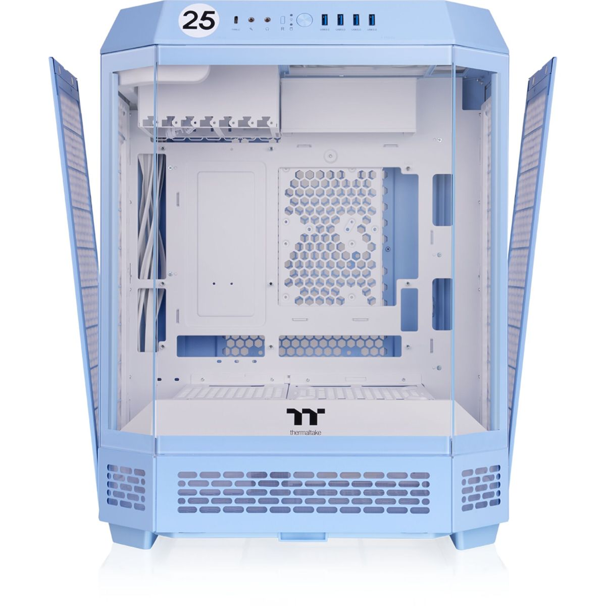 Beyaz arkaplanda cam ön yüzlü ve açık yan panelli açık mavi renkli Thermaltake bilgisayar kasası.