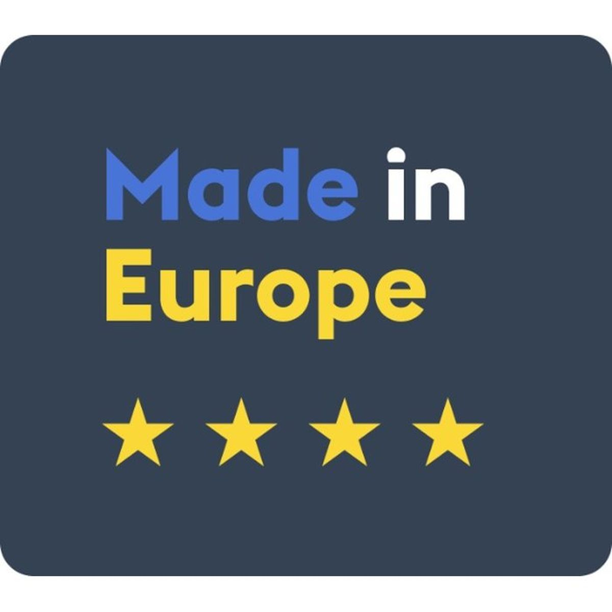 Ein dunkelblaues Etikett mit dem Text Made in Europe in Blau und Weiß, und Europe in Gelb, über vier gelben Sternen.