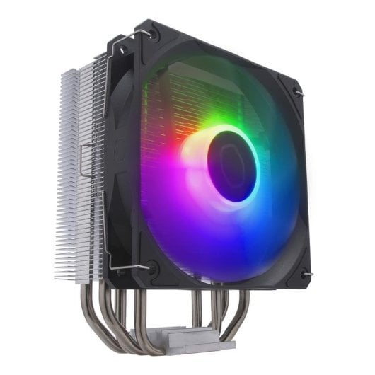 Ein CPU-Kühler mit silbernen Lamellen, Kupfer-Heatpipes und einem beleuchteten RGB-Lüfter auf weißem Hintergrund.