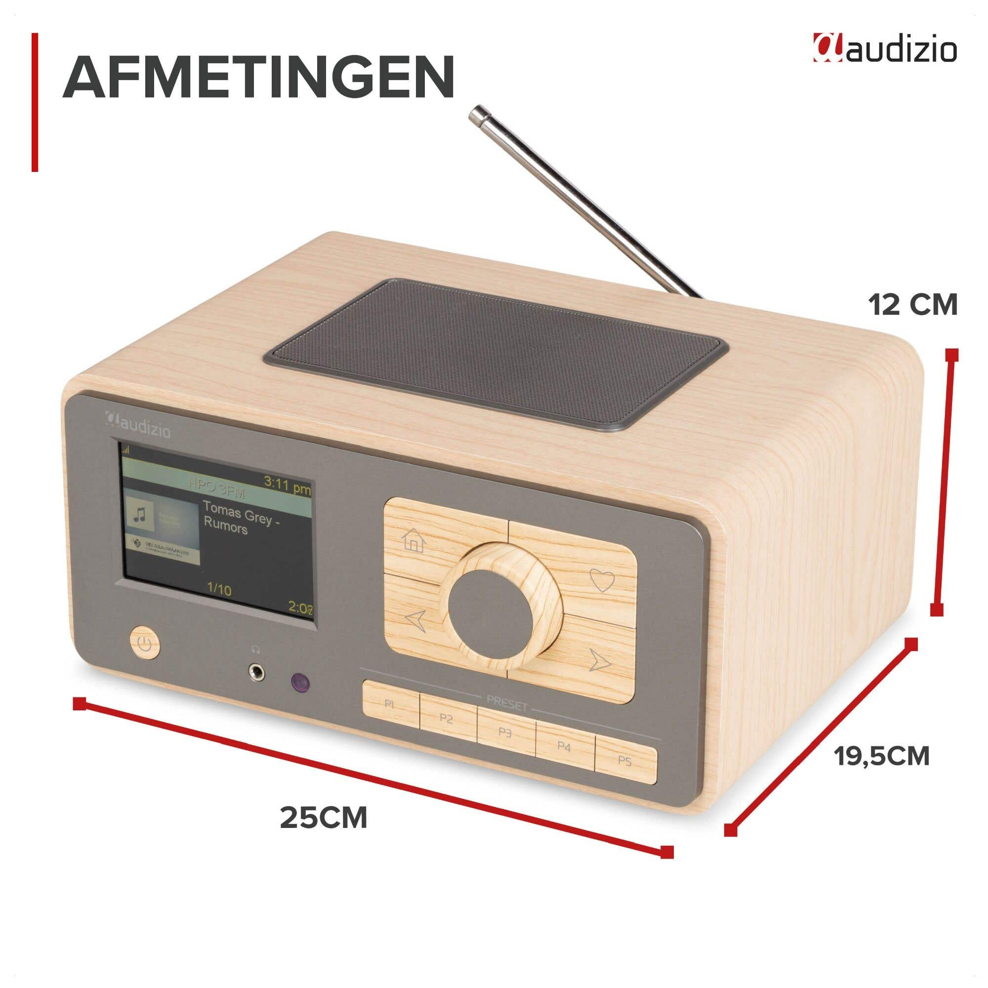 Holzfarbenes Audizio Radio mit Display, Knöpfen, ausziehbarer Antenne und Bemaßungen auf weißem Hintergrund.