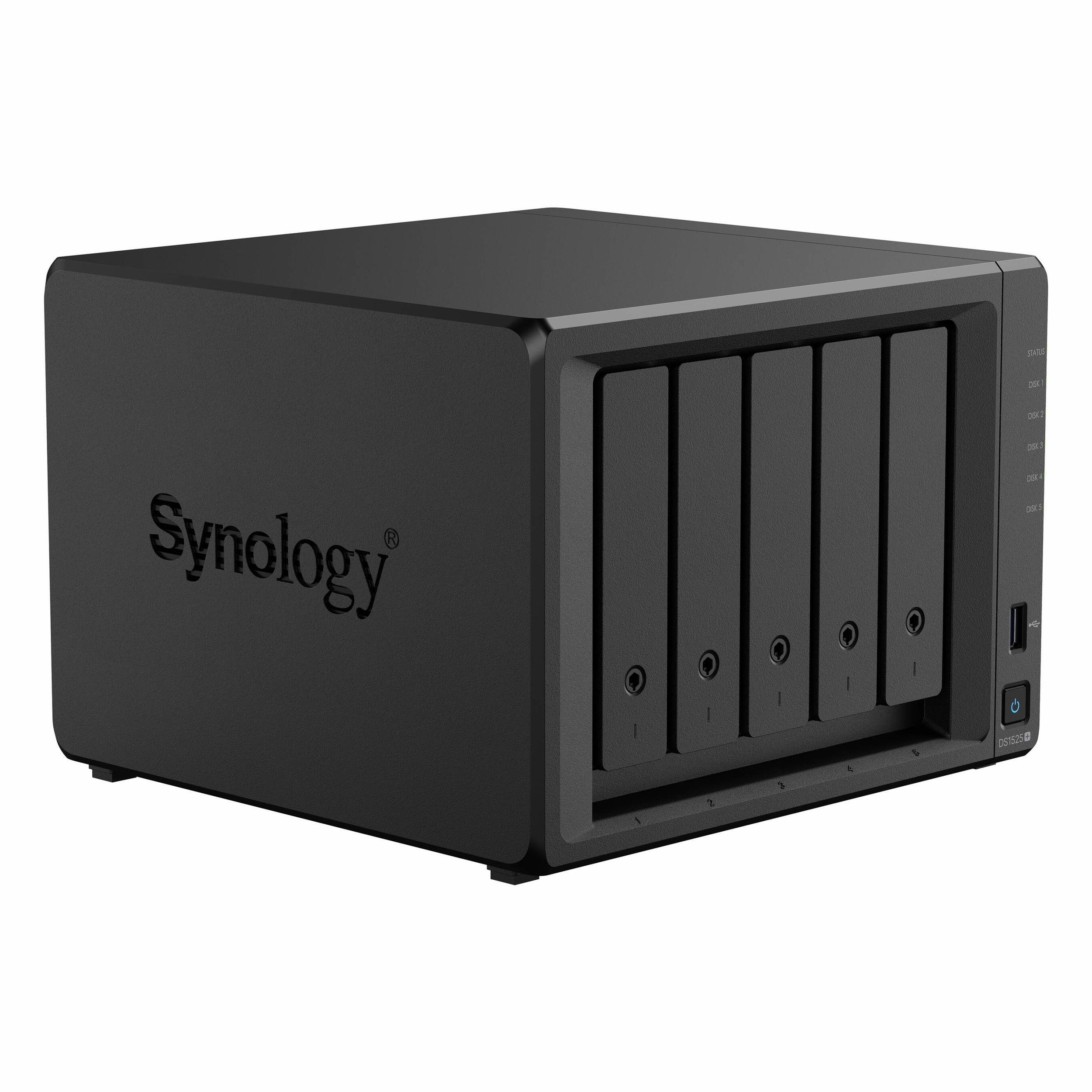 Ön tarafta beş sürücü yuvası ve güç düğmesi bulunan siyah bir Synology NAS kasası.