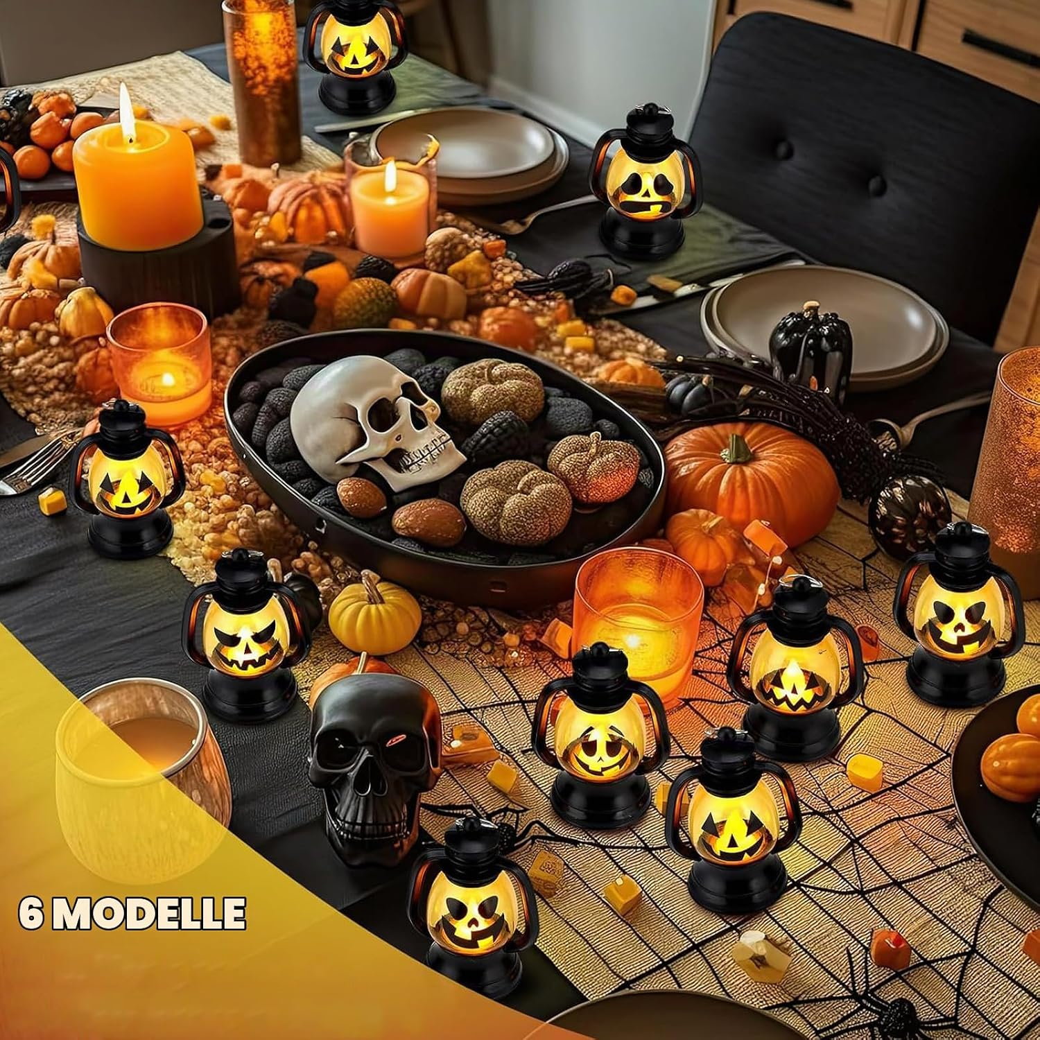 Ein Halloween-Esstisch zeigt leuchtende Kürbislaternen, Totenköpfe, Kerzen und dekorative Kürbisse.