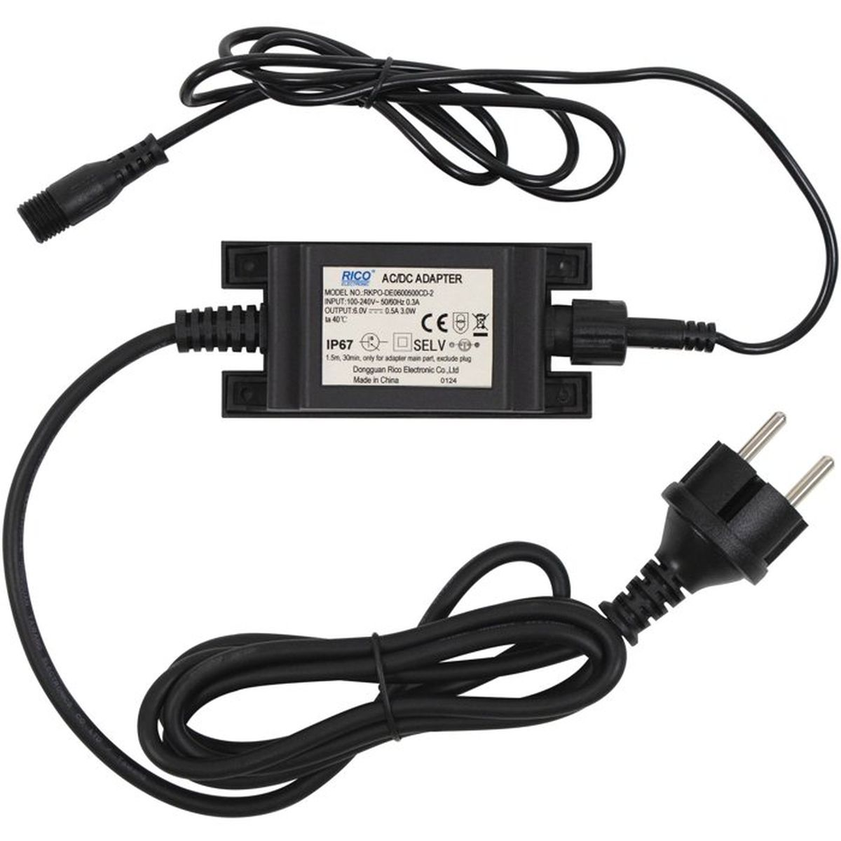 Ein schwarzer AC/DC-Adapter mit Typ-C-Eurostecker, Kabeln und Typ-C-Anschluss.