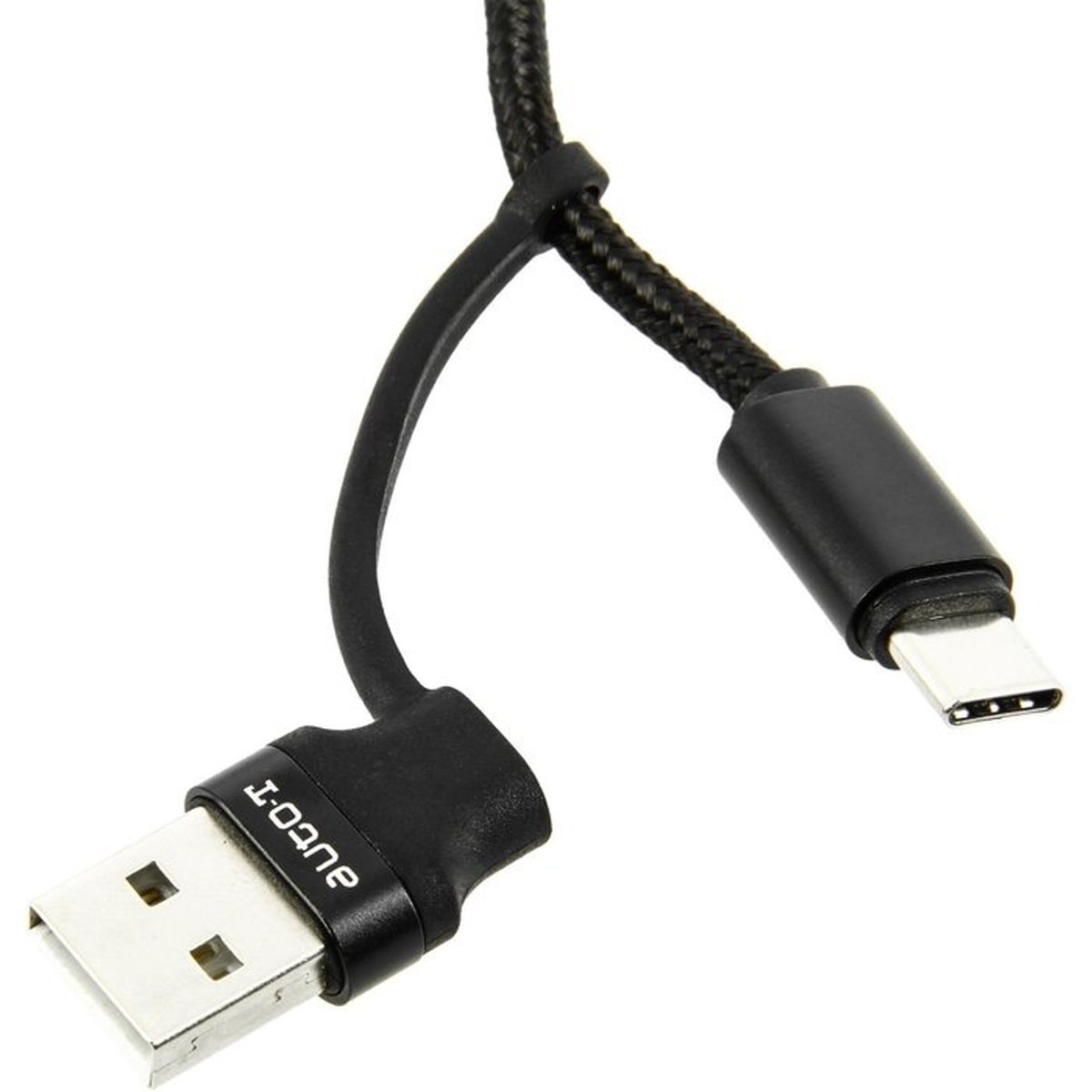 Ein schwarzes USB-Kabel mit USB-A- und USB-C-Anschlüssen vor weißem Hintergrund.